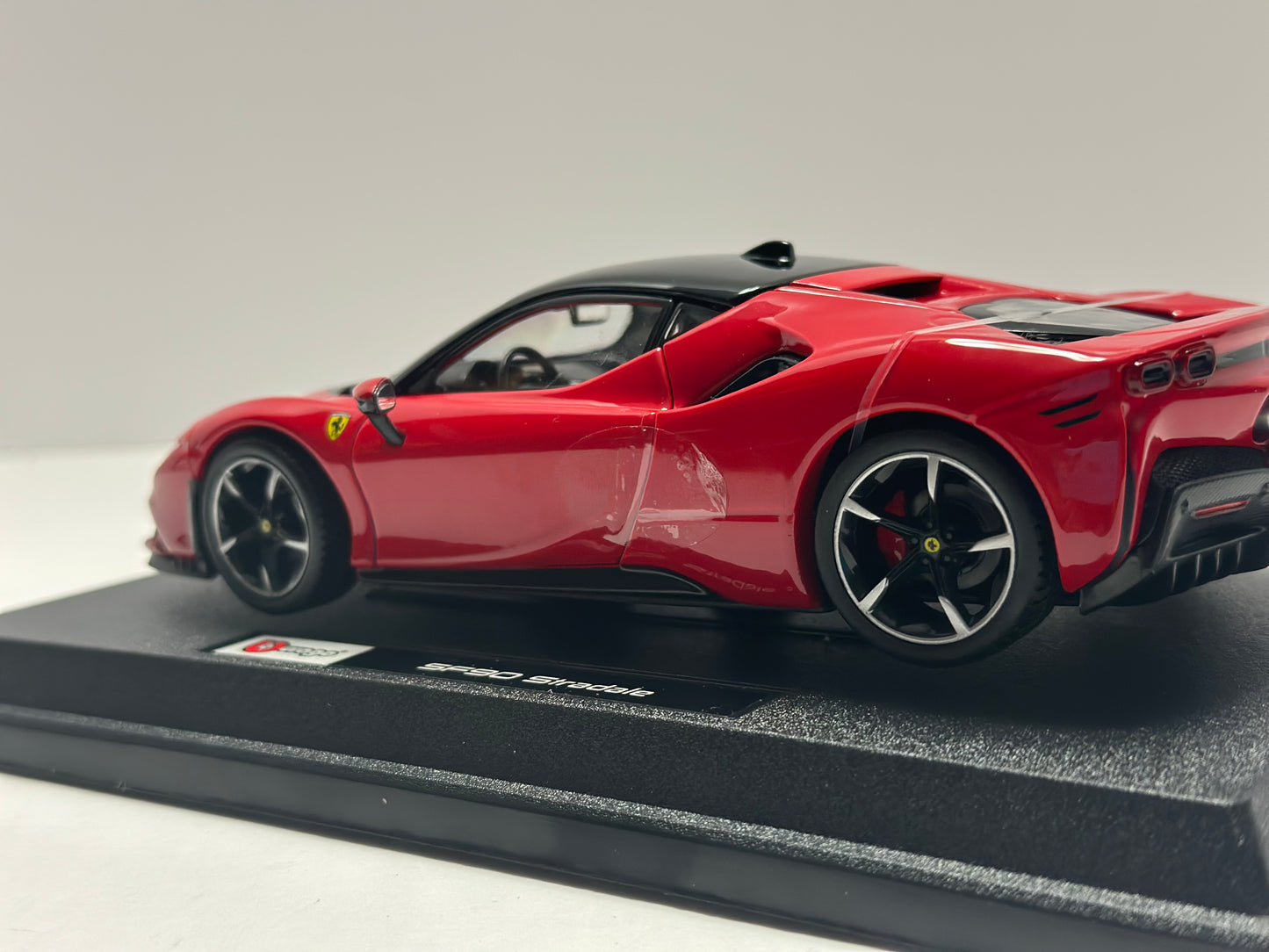 Bburago 1:24 FERRARI SF90 STRADALE RED DIECAST