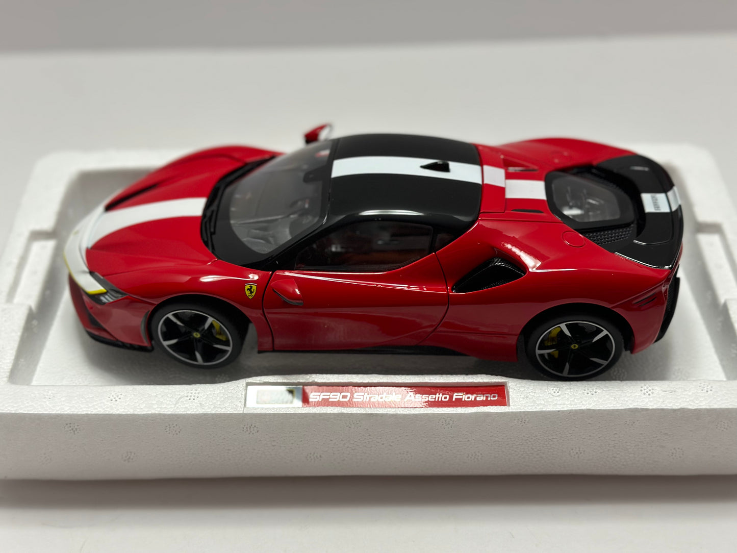 Bburago Signature Series/Bburago Series 1:18 Ferrari Sf90 Stradale Assetto Fiorano Diecast