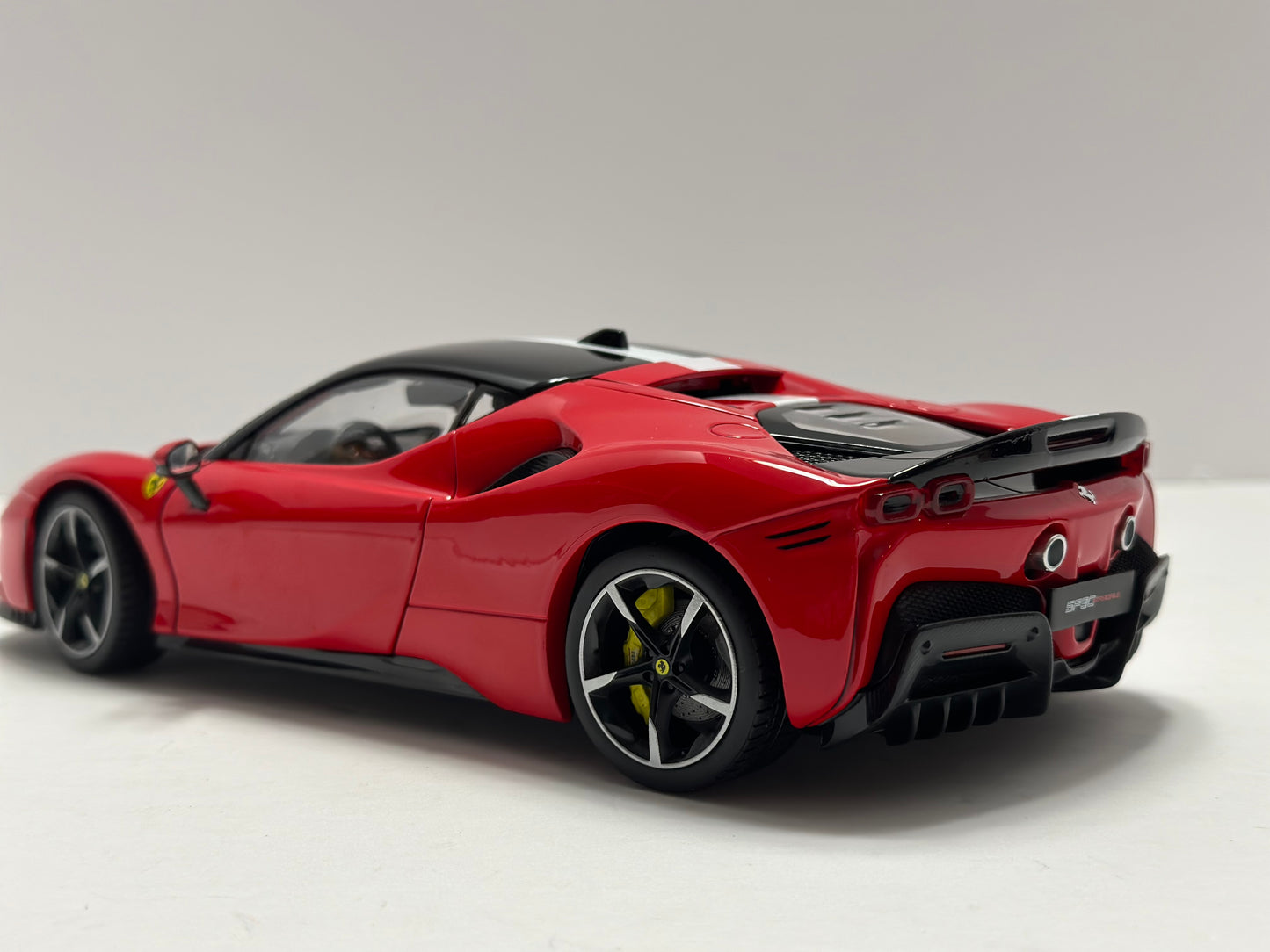 Bburago Signature Series/Bburago Series 1:18 Ferrari Sf90 Stradale Assetto Fiorano Diecast