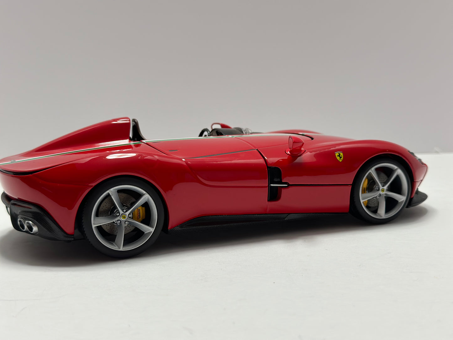 BBURAGO SIGNATURE SERIES FERRARI MONZA SP1 1:18 DIECAST MODEL CAR RED 18-16909