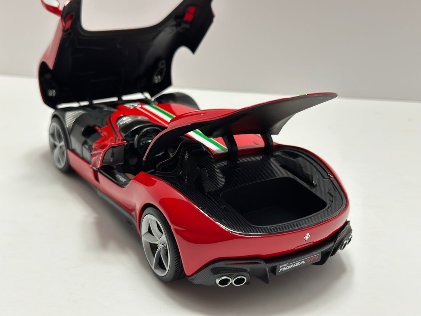 BBURAGO SIGNATURE SERIES FERRARI MONZA SP1 1:18 DIECAST MODEL CAR RED 18-16909