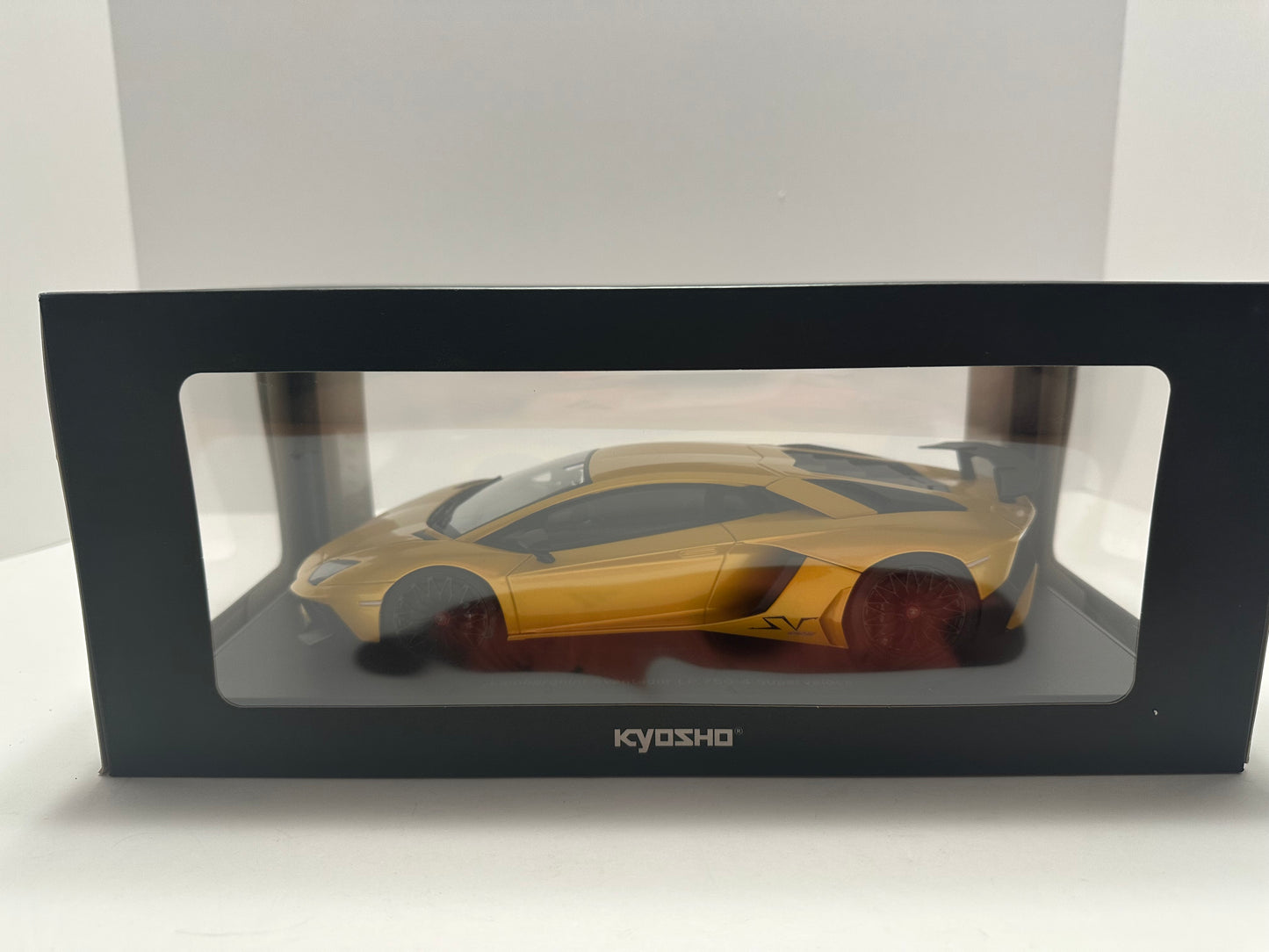 KYOSHO - 1:18 LAMBORGHINI - AVENTADOR LP750-4SV SUPERVELOCE 2015