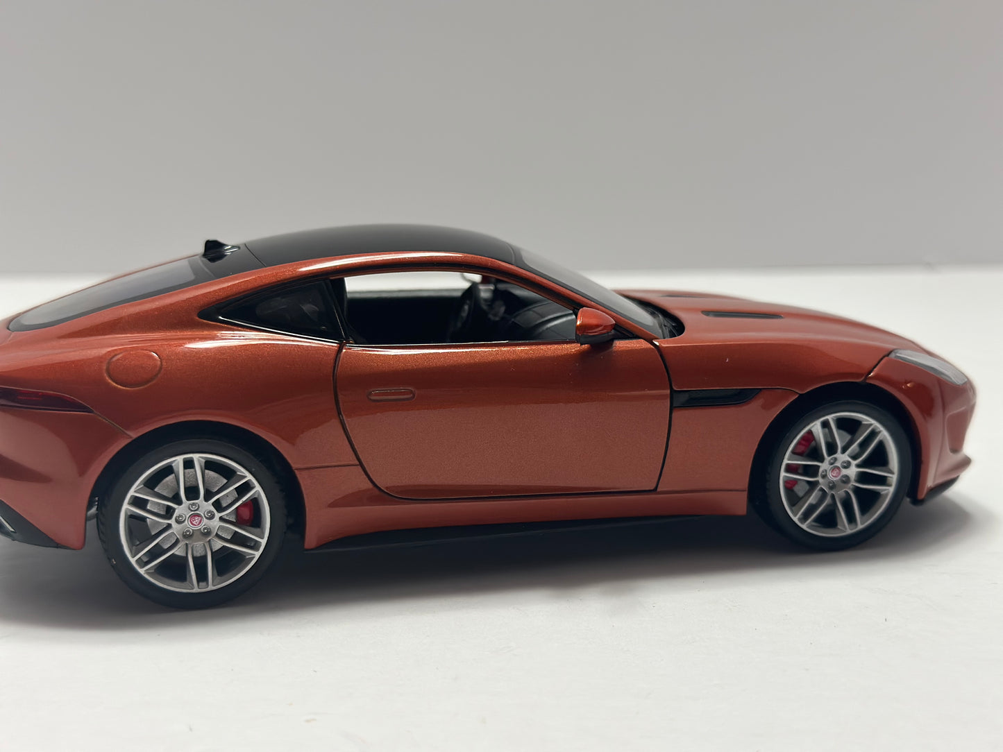 welly 1:24 Jaguar F-Type R Coupe Copper Orange Diecast