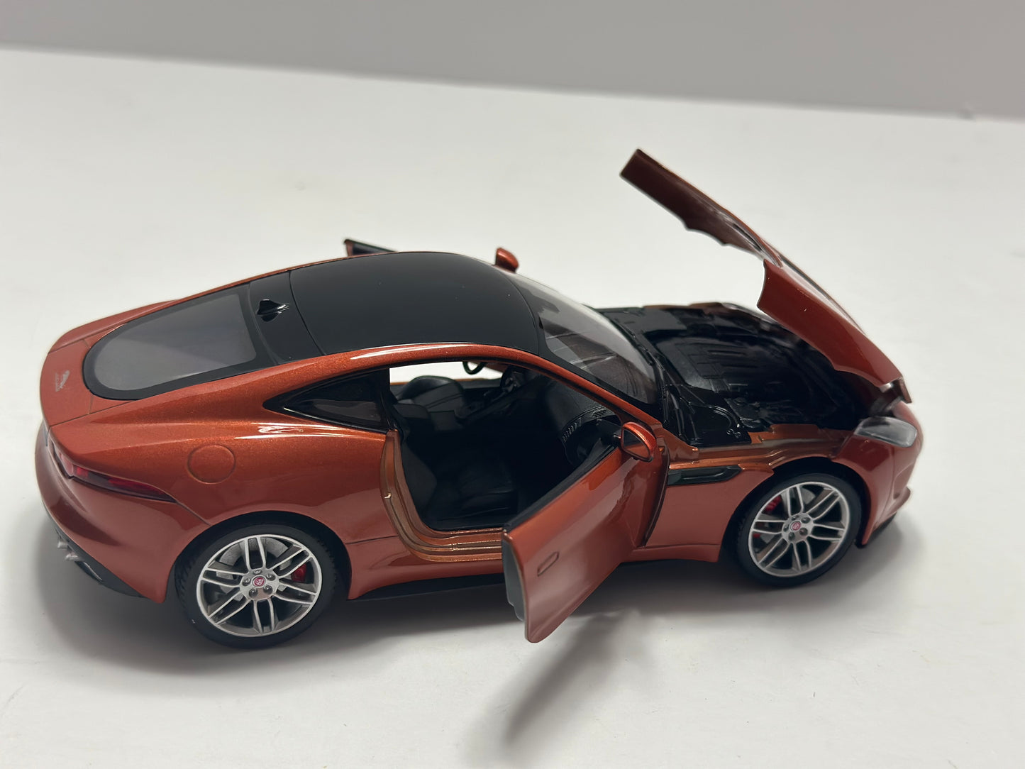 welly 1:24 Jaguar F-Type R Coupe Copper Orange Diecast