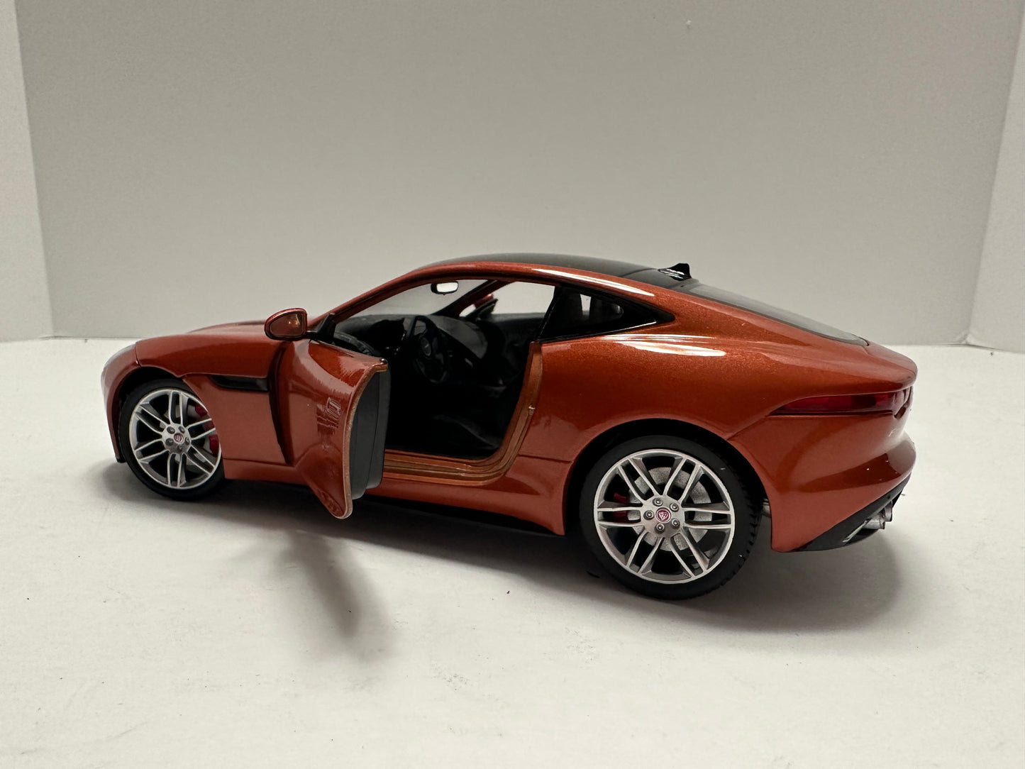 welly 1:24 Jaguar F-Type R Coupe Copper Orange Diecast