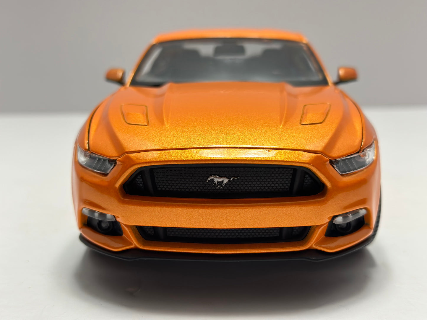 Maisto 1:18 2015 Ford Mustang GT 5.0 Metallic Orange Diecast