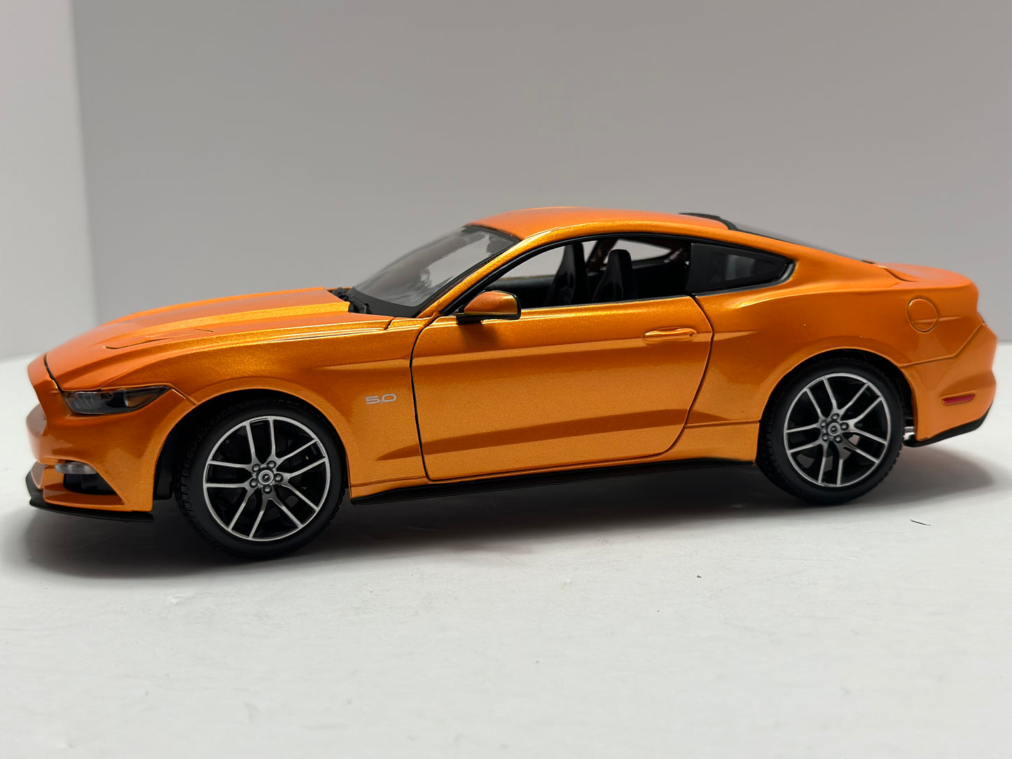 Maisto 1:18 2015 Ford Mustang GT 5.0 Metallic Orange Diecast