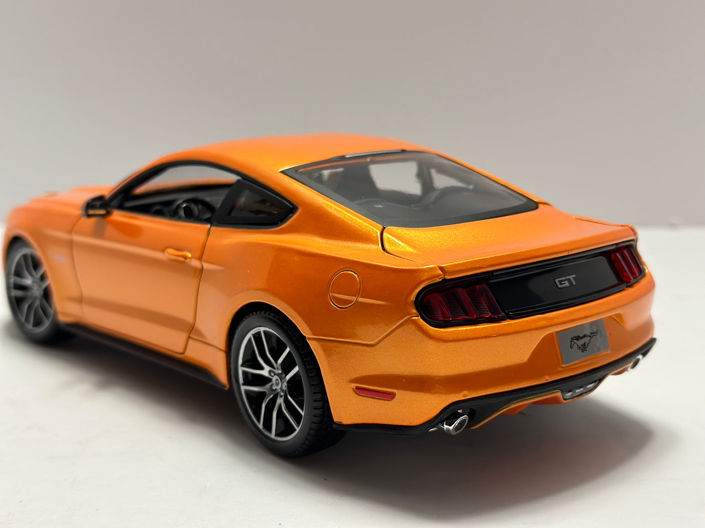 Maisto 1:18 2015 Ford Mustang GT 5.0 Metallic Orange Diecast