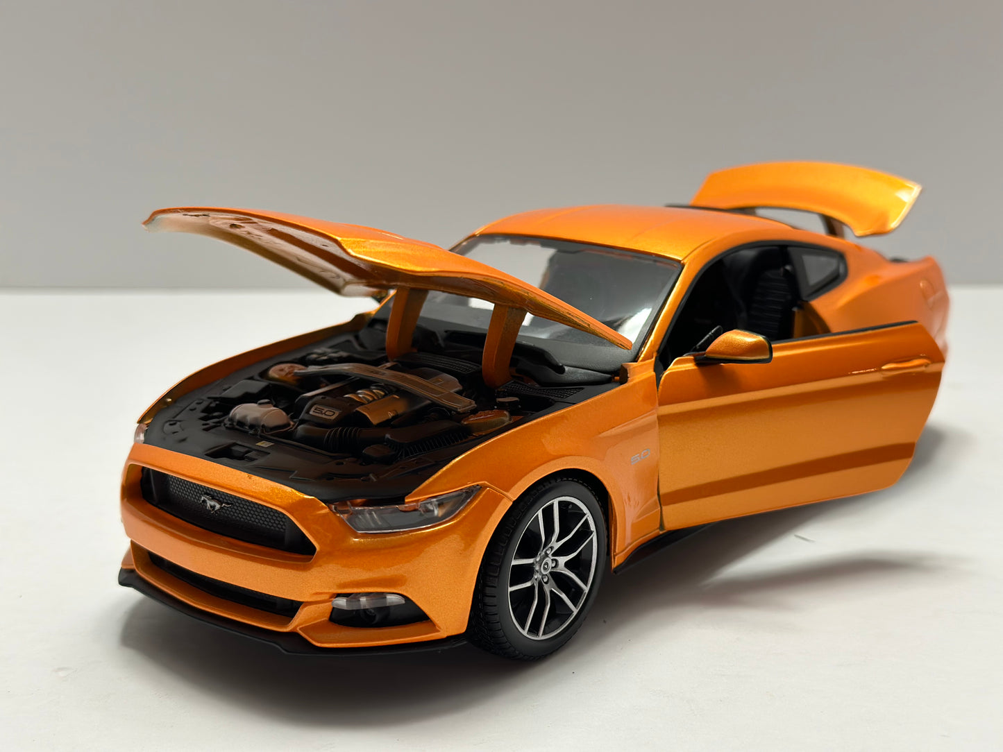 Maisto 1:18 2015 Ford Mustang GT 5.0 Metallic Orange Diecast