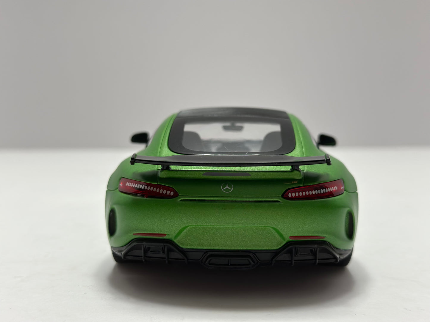 Welly 1:24 Mercedes-Benz AMG GT-R  Diecast Matte Green