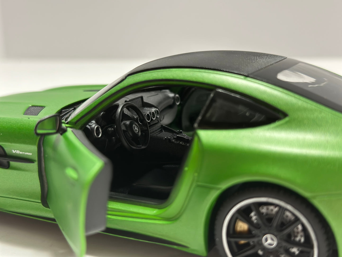 Welly 1:24 Mercedes-Benz AMG GT-R  Diecast Matte Green