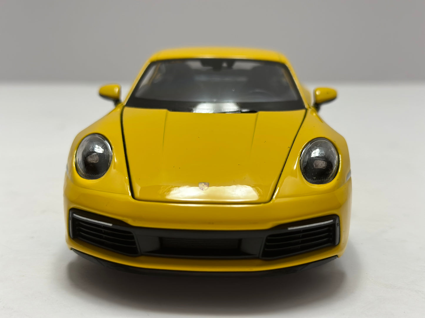 Welly 1:24 2020 Porsche 911 Carrera 4S Diecast Yellow