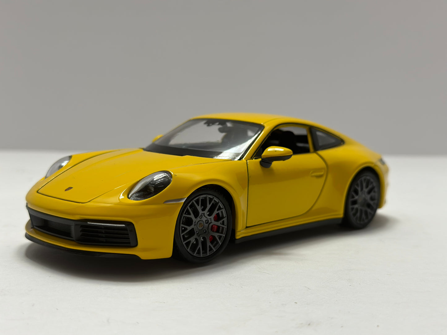 Welly 1:24 2020 Porsche 911 Carrera 4S Diecast Yellow