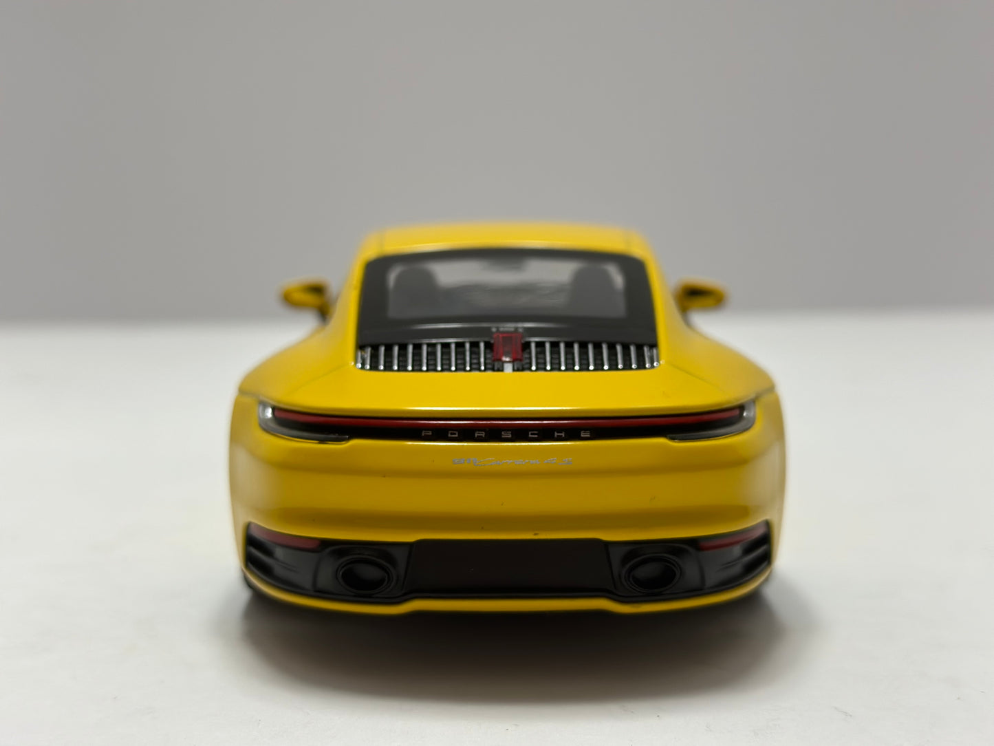 Welly 1:24 2020 Porsche 911 Carrera 4S Diecast Yellow