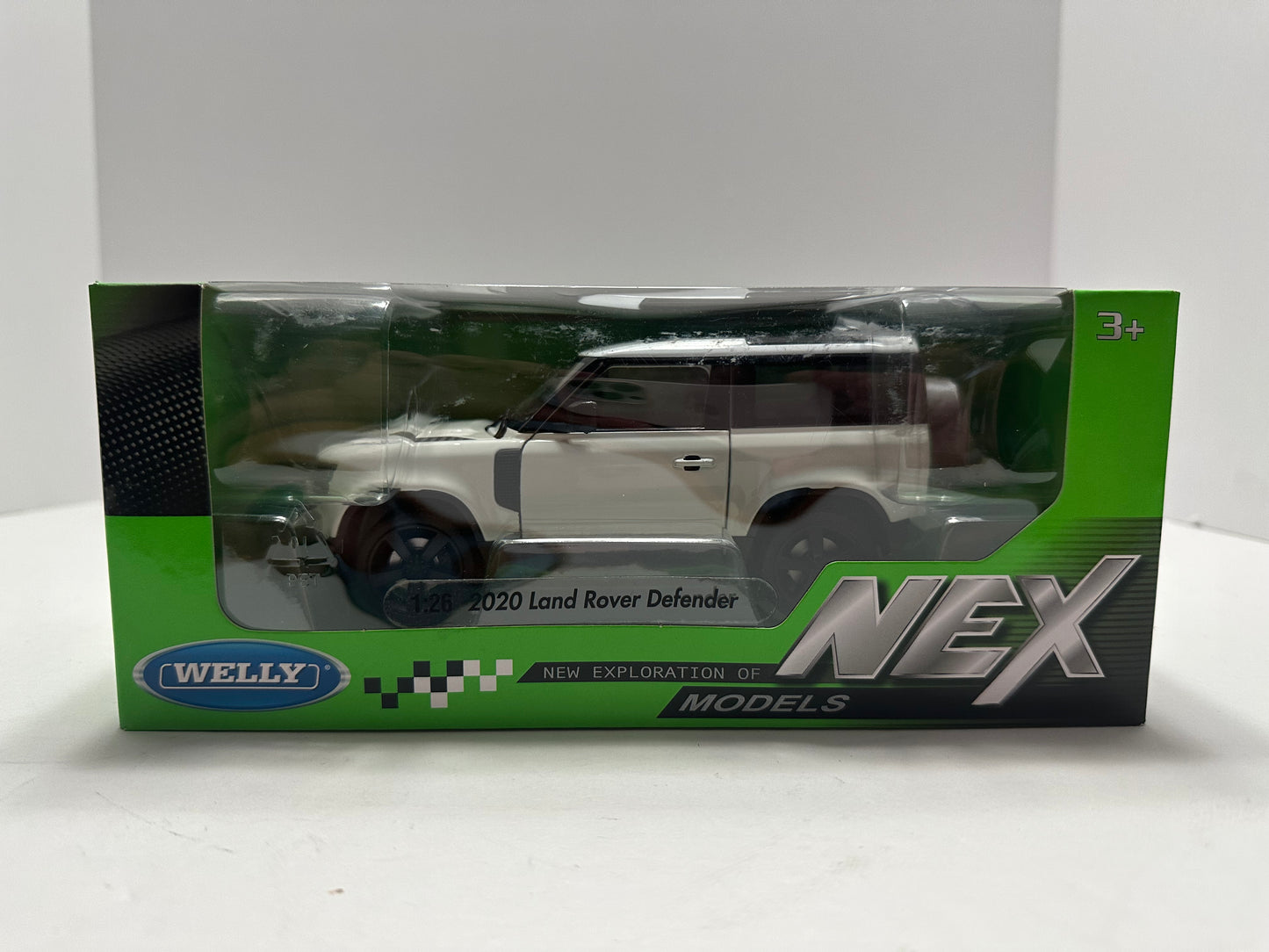 Welly 1:24 2020 LAND ROVER DEFENDER CREAM WHITE DIECAST