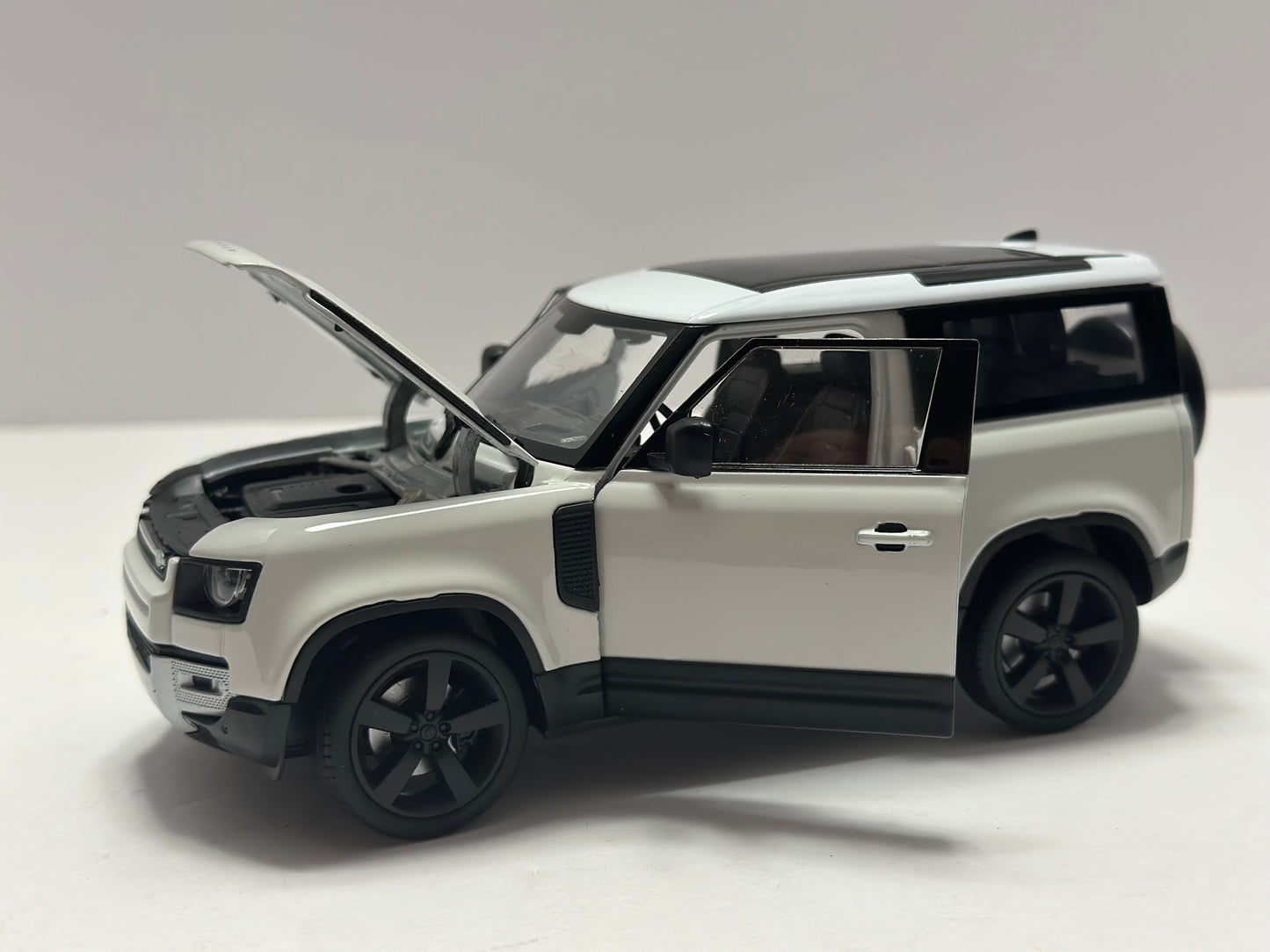 Welly 1:24 2020 LAND ROVER DEFENDER CREAM WHITE DIECAST