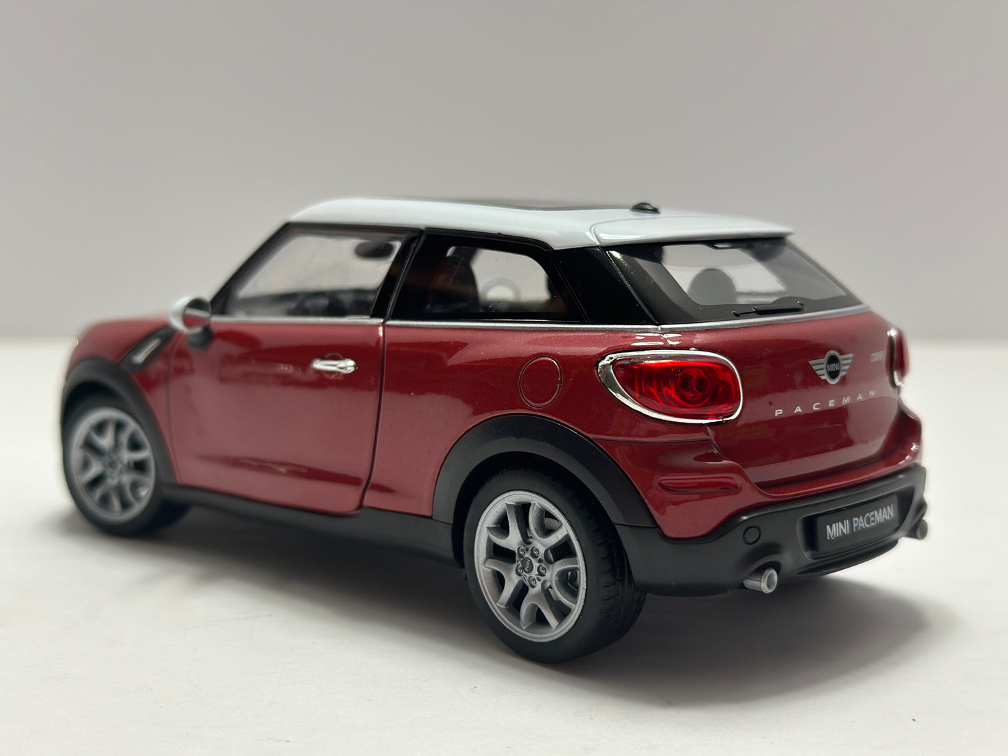 Welly 1:24 Mini Cooper S Paceman Red Diecast