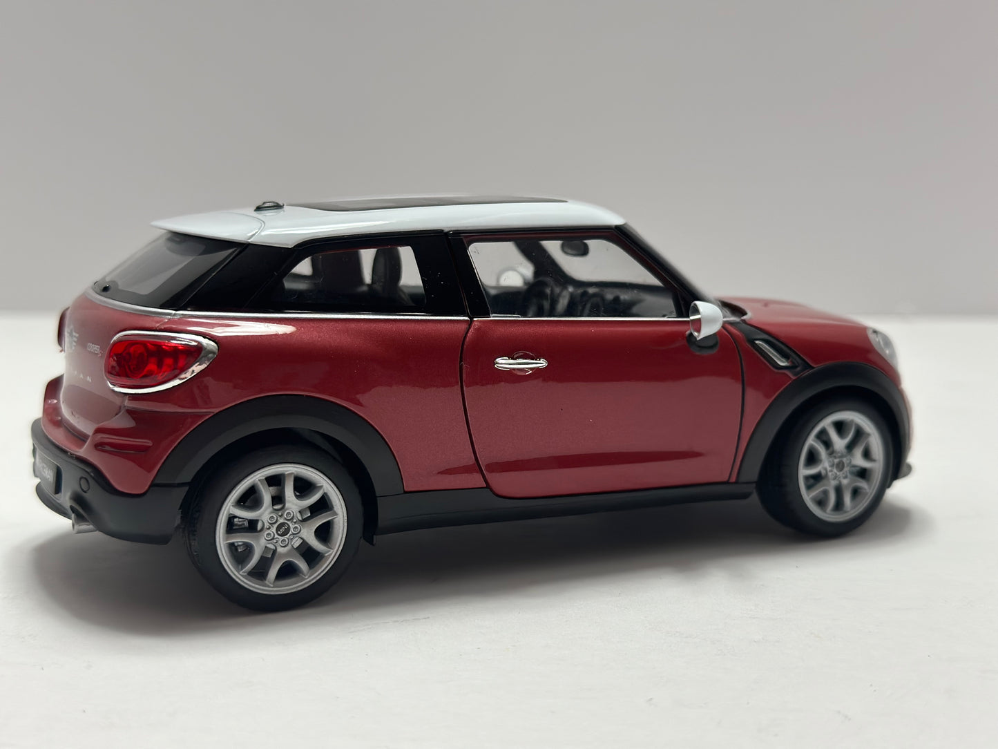 Welly 1:24 Mini Cooper S Paceman Red Diecast