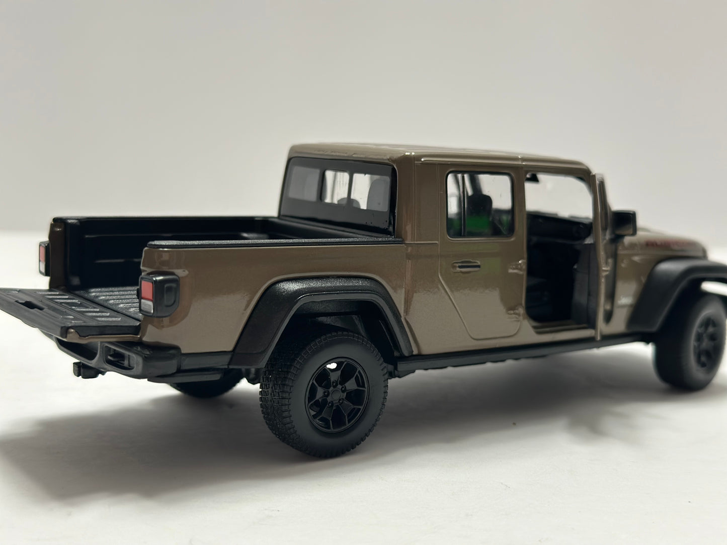 WELLY 1:24 2020 Jeep Rubicon Gladiator Diecast Olive Green