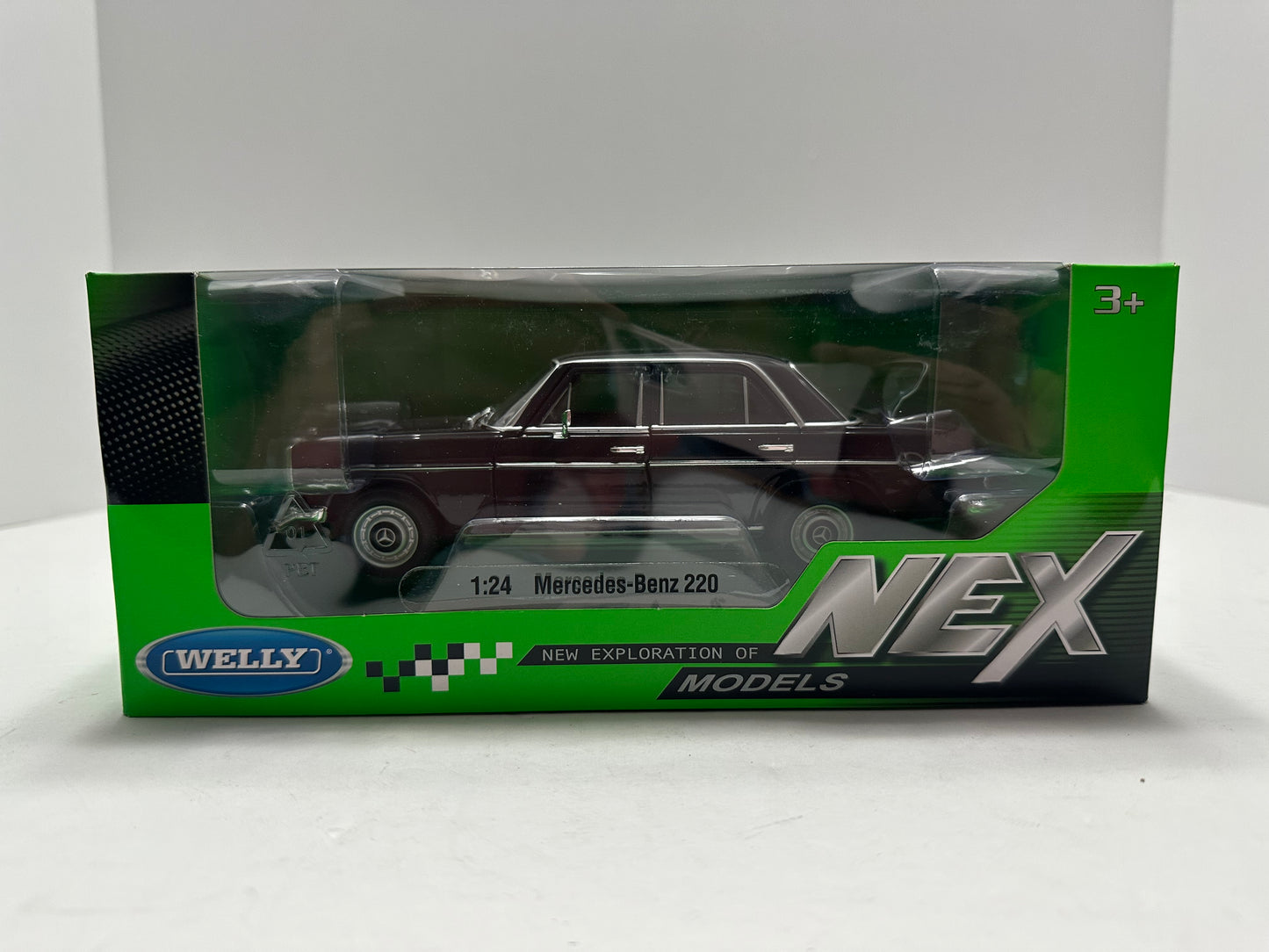 Welly 1:24 1968 Mercedes-Benz 220 Black Diecast