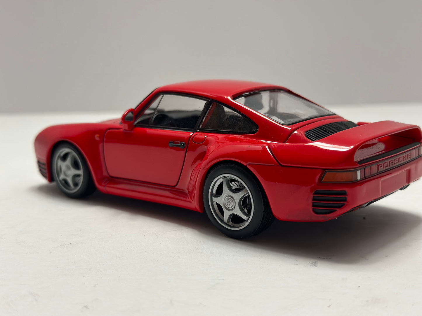 Welly 1:24 1986 Porsche 959 Diecast Red