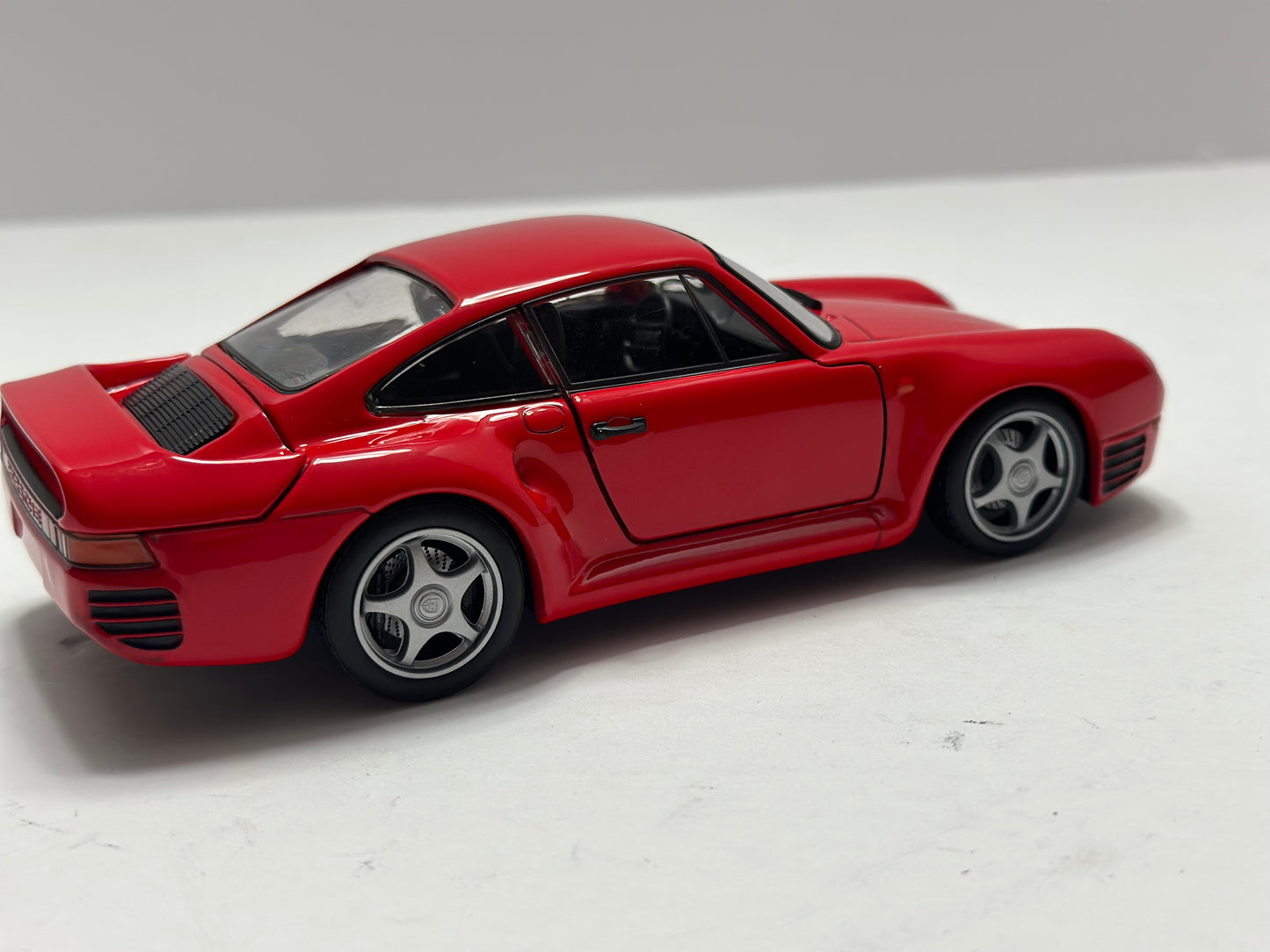 Welly 1:24 1986 Porsche 959 Diecast Red