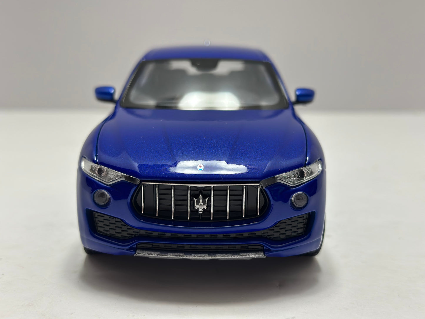 Welly 1:24 MASERATI LEVANTE BLUE Diecast