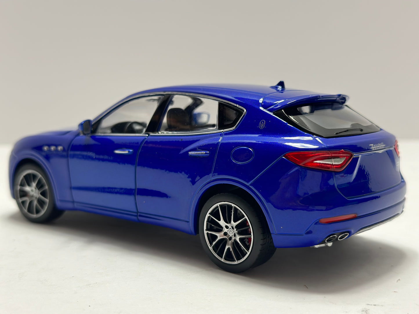 Welly 1:24 MASERATI LEVANTE BLUE Diecast