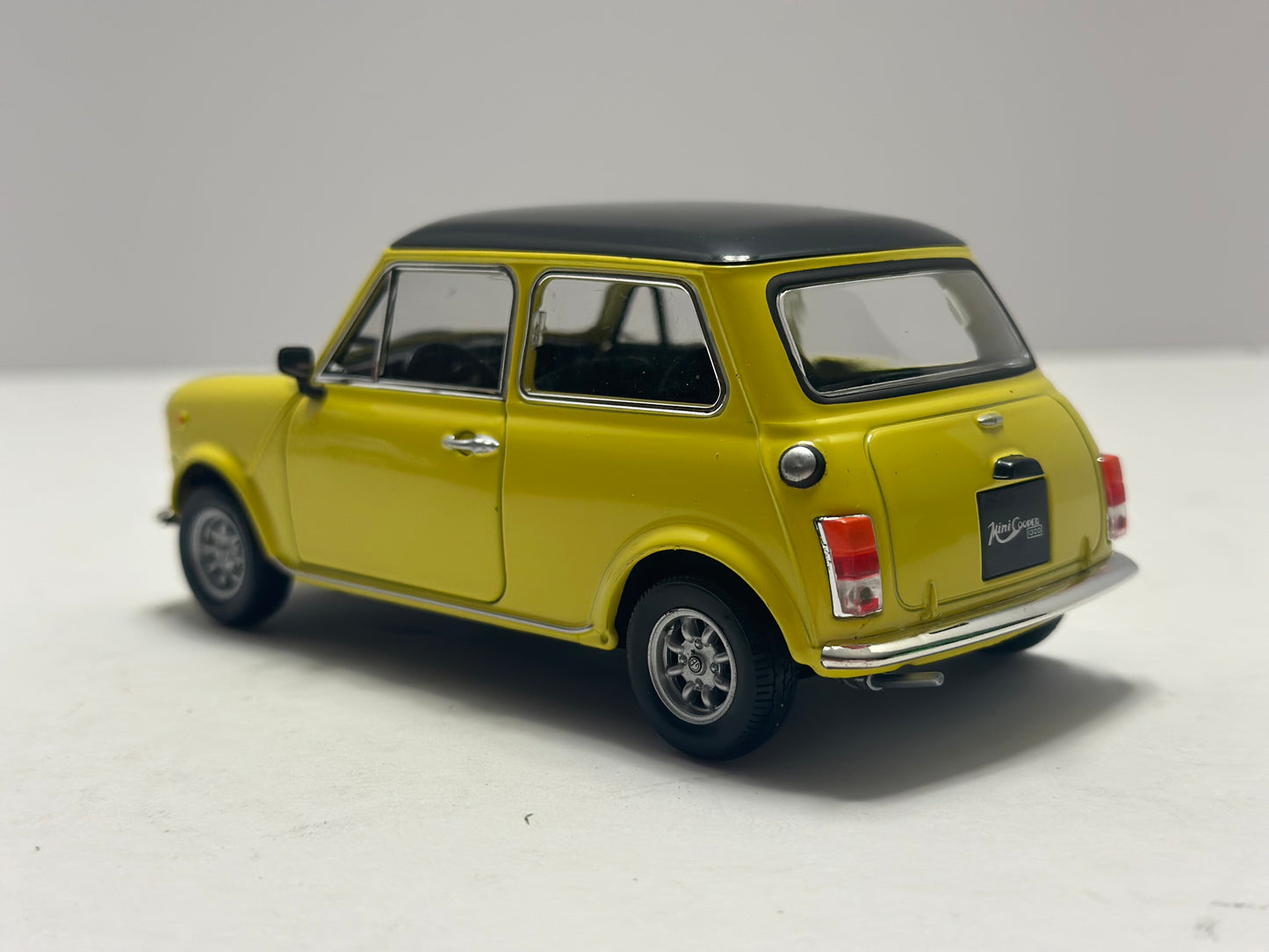 WELLY 1/24 BMW MINI Cooper 1300 Diecasts