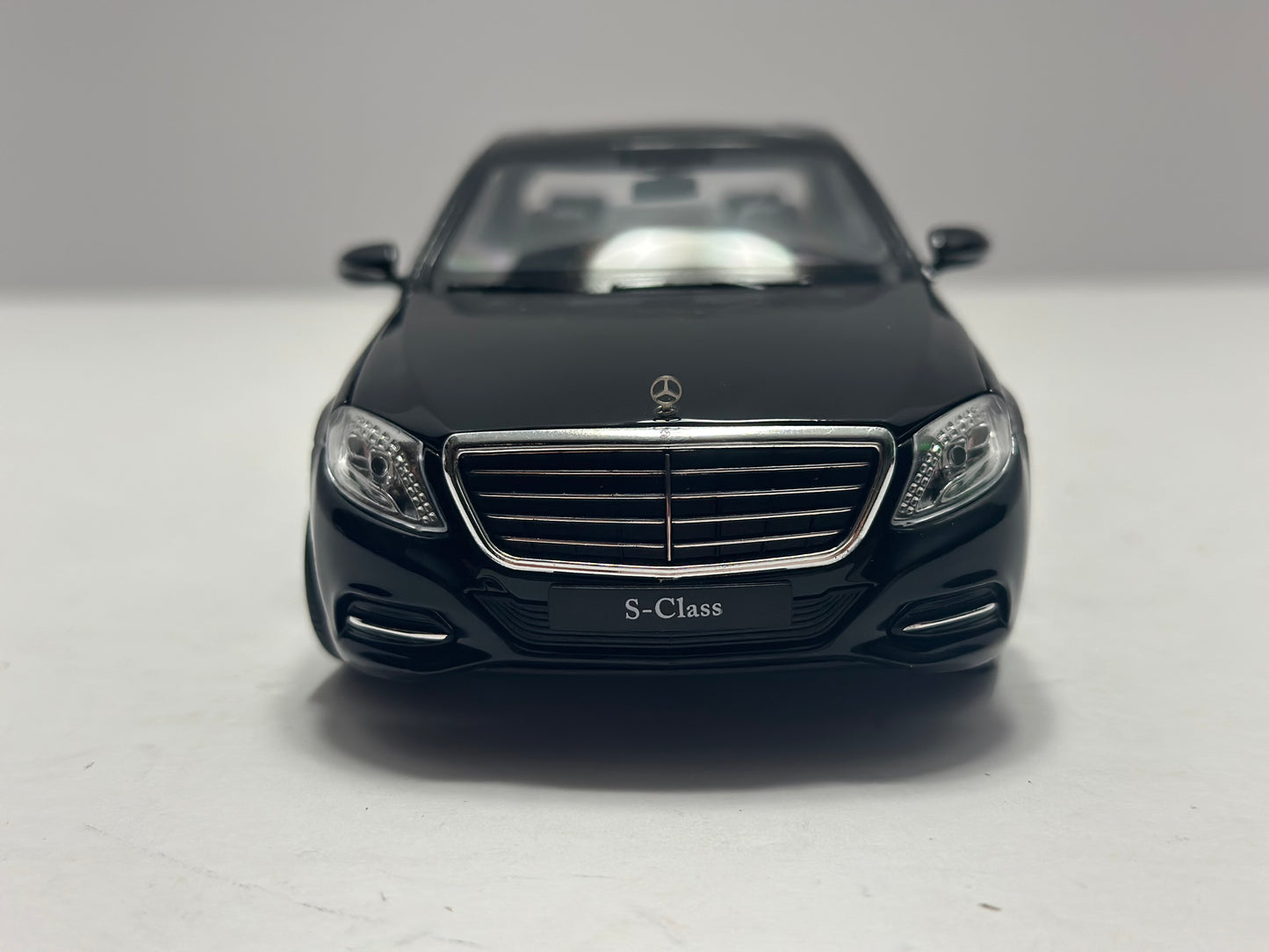 Welly 1:24 2015 Mercedes-Benz S-Class  Black Diecast