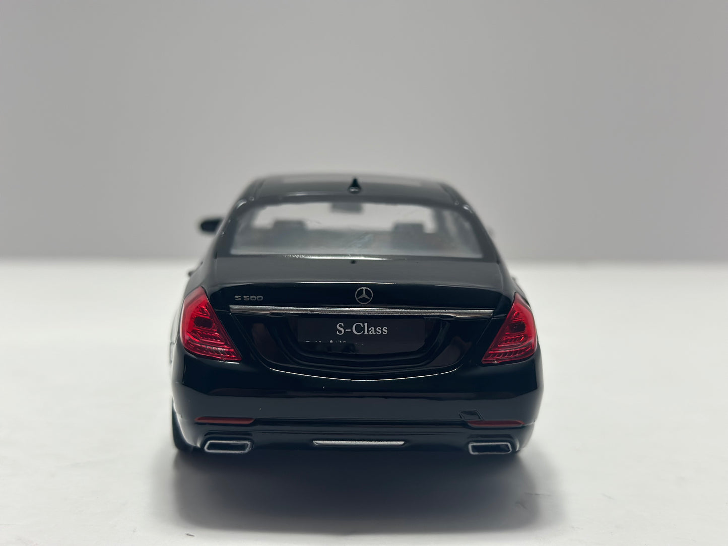 Welly 1:24 2015 Mercedes-Benz S-Class  Black Diecast