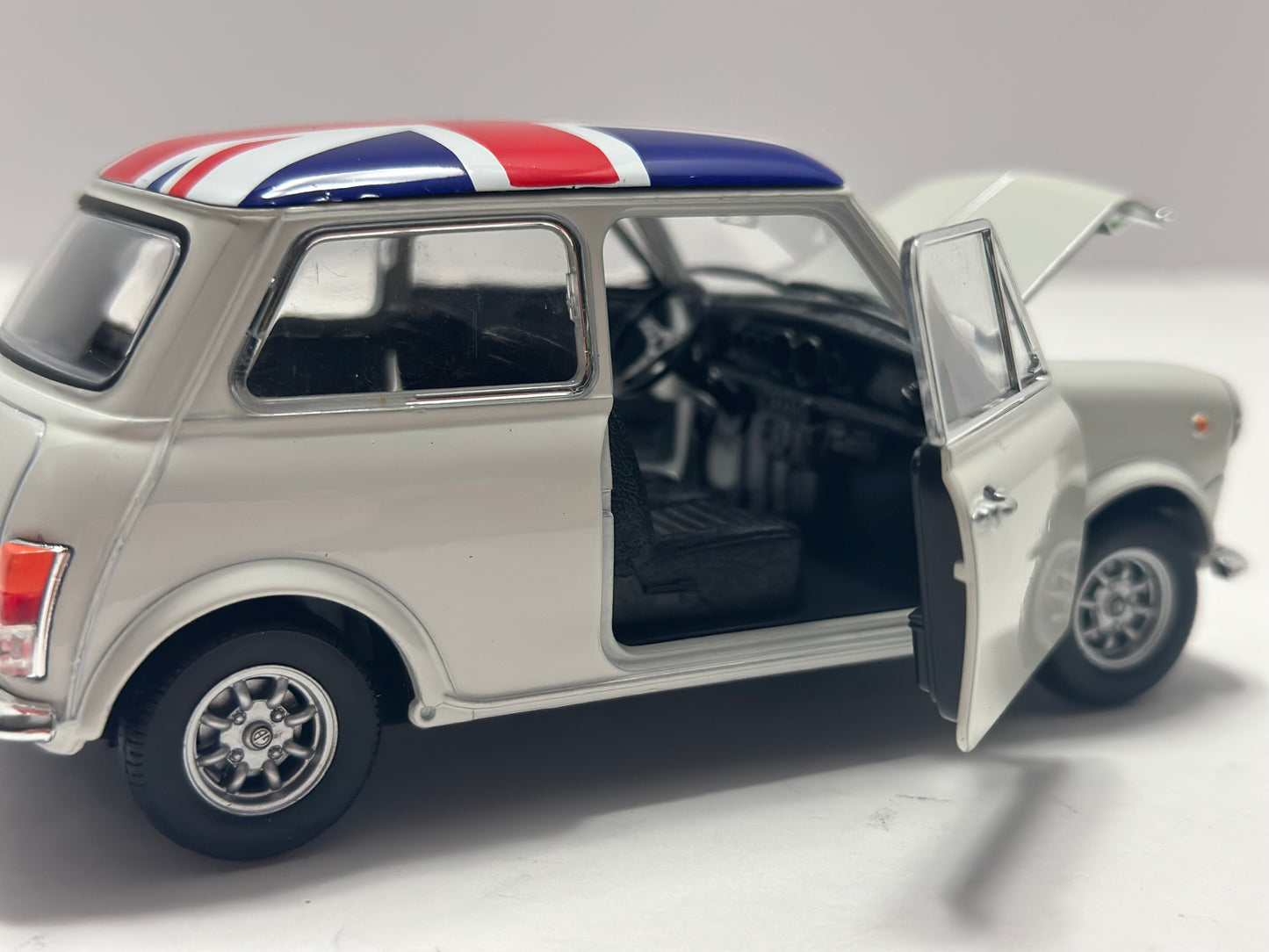 WELLY 1/24 BMW MINI Cooper 1300 Diecasts