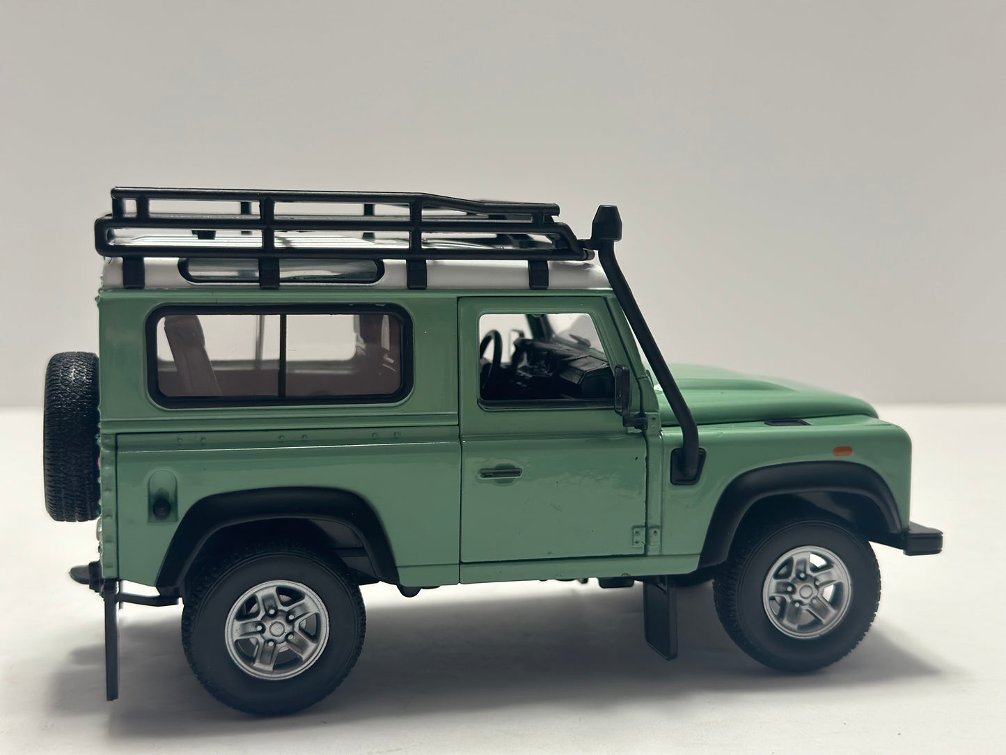 WELLY 1:24 LAND ROVER DEFENDER GREEN ROOF RACK SNORKEL Diecast