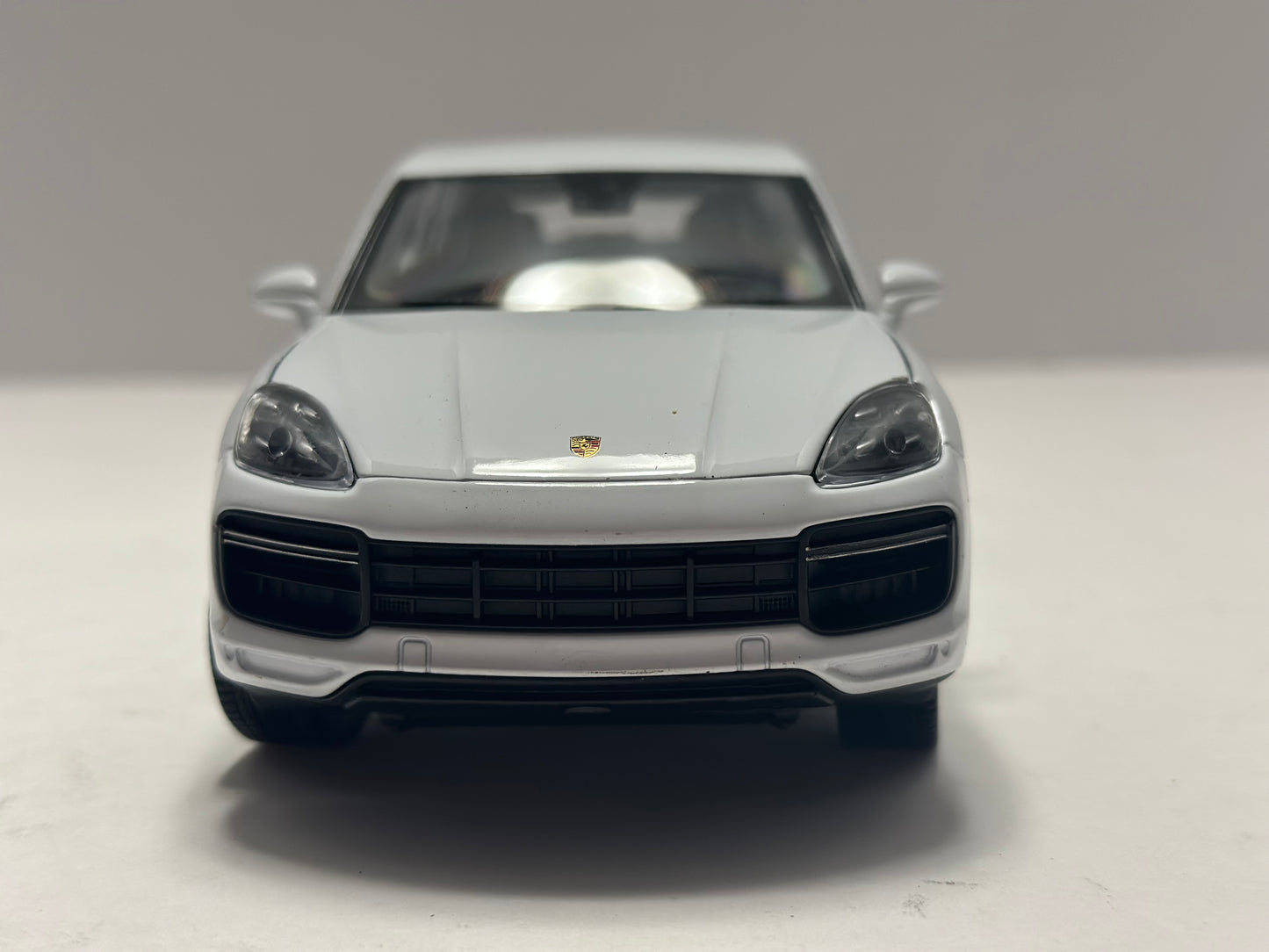 Welly 1:24 2020 Porsche Cayenne Turbo White Diecast