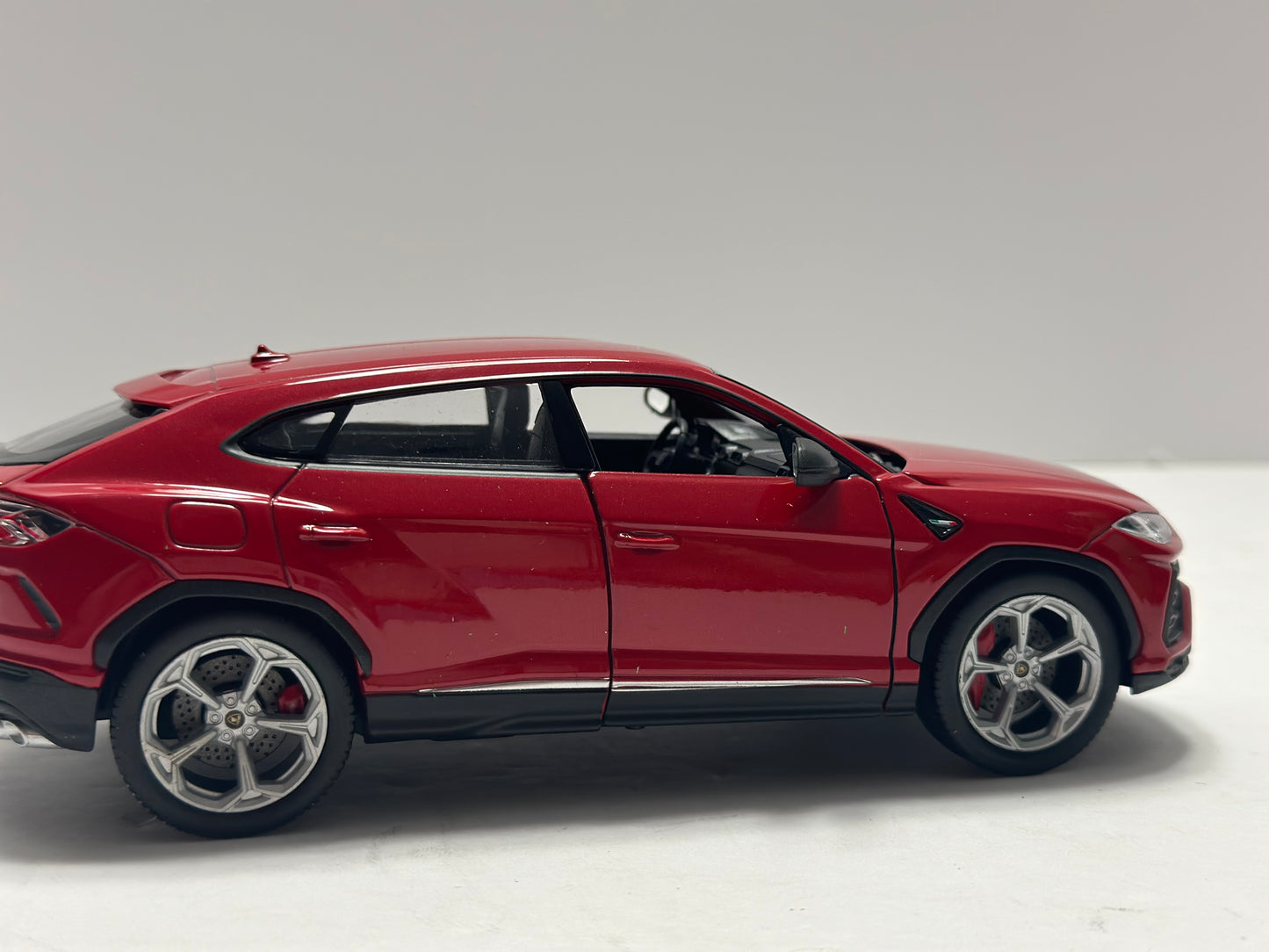 Welly 1:24 Lamborghini Urus Red Diecast