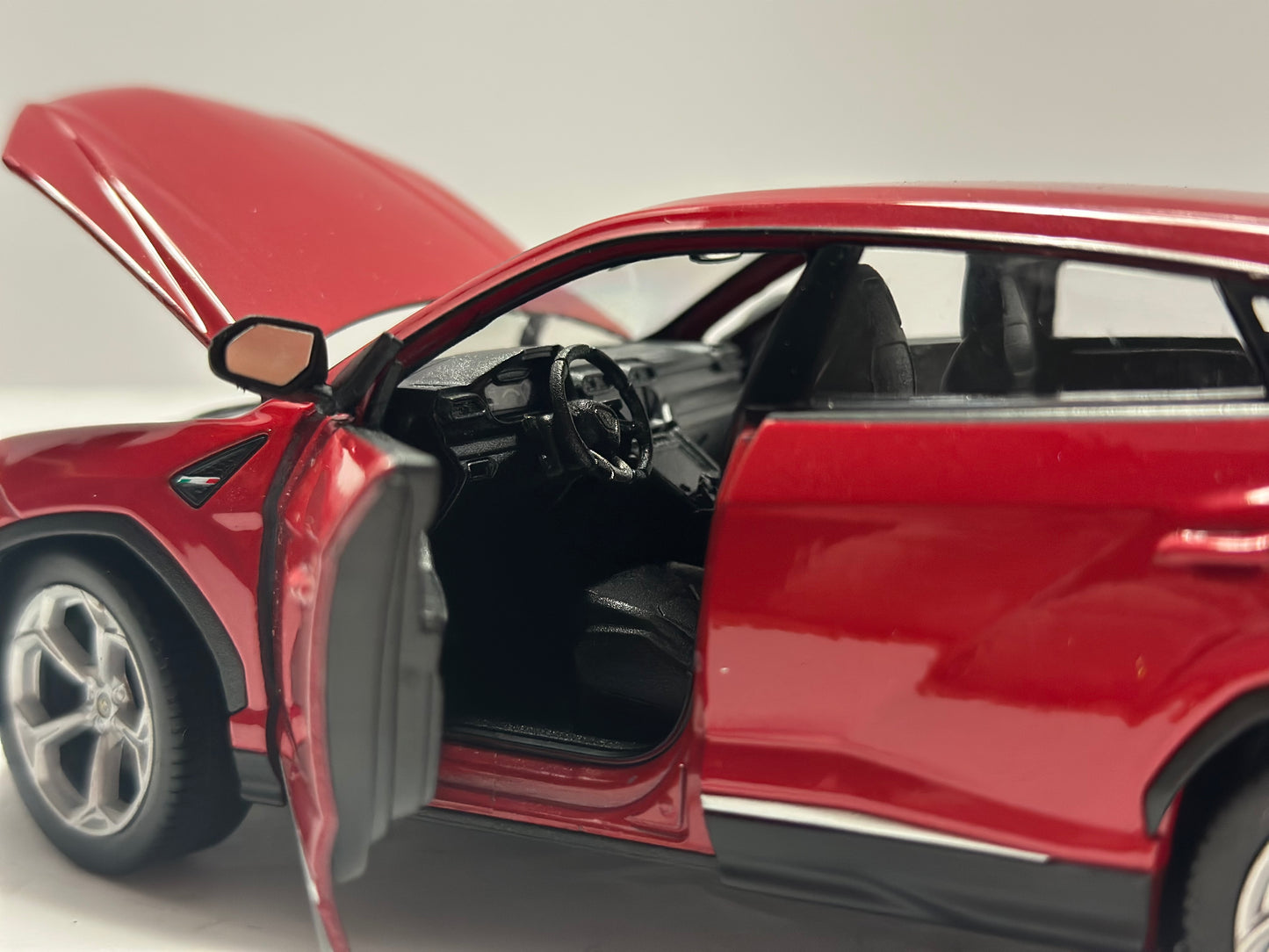 Welly 1:24 Lamborghini Urus Red Diecast