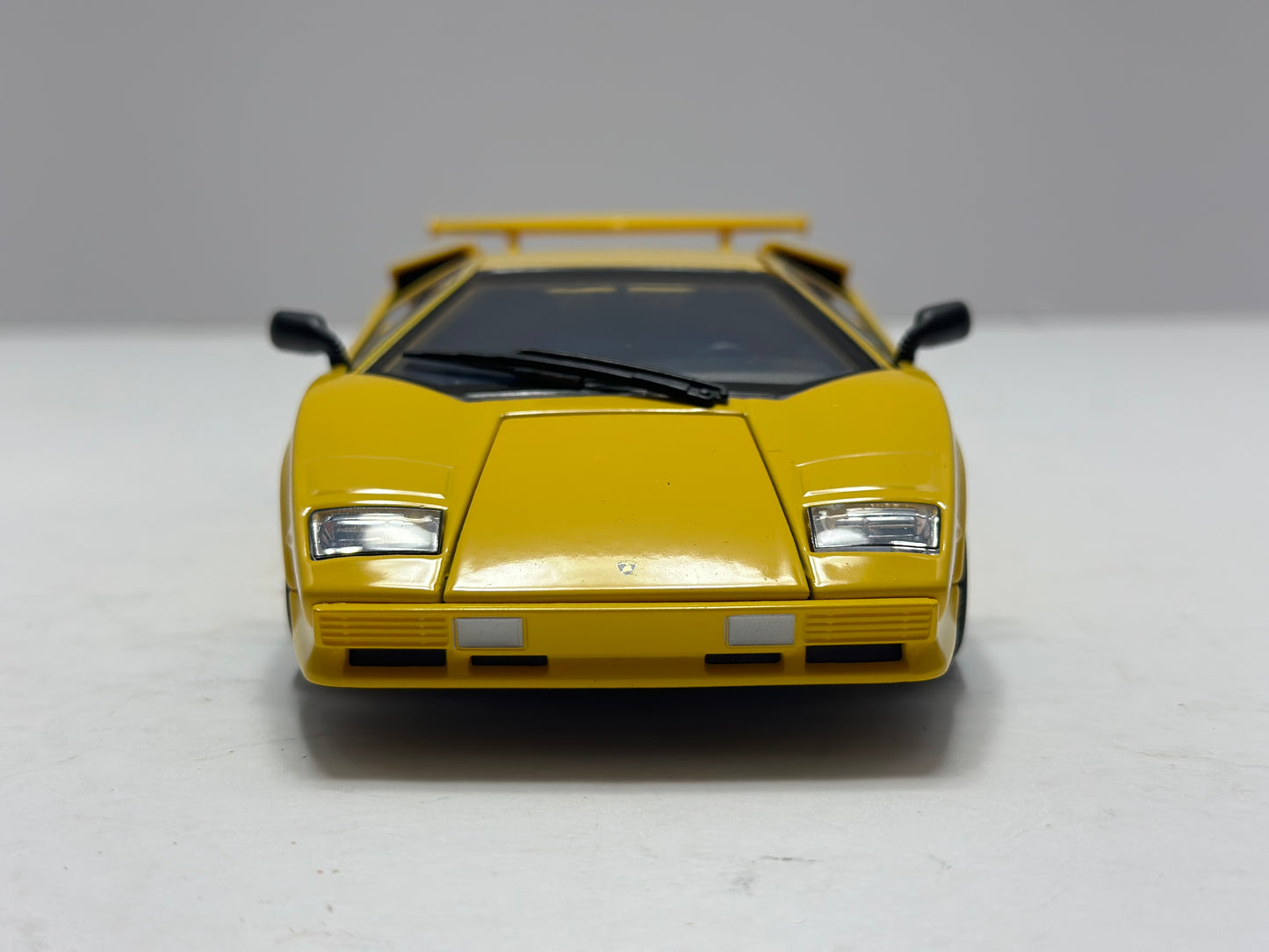 Welly 1:24 Lamborghini Countach LP 5000 S Diecast Yellow