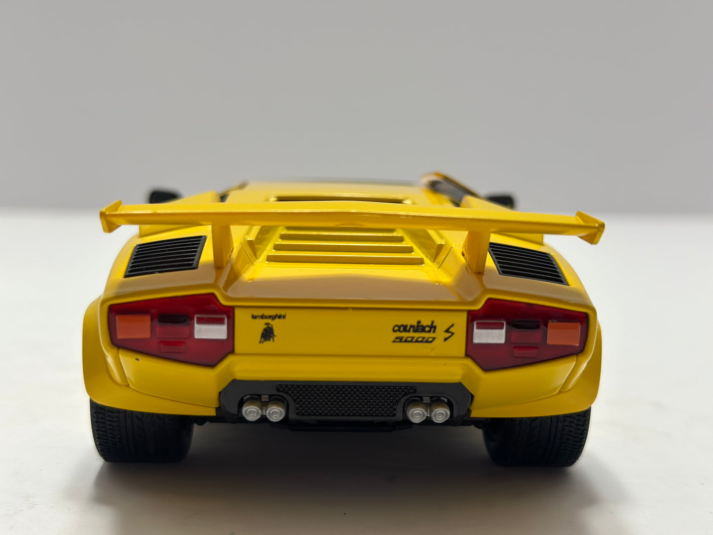 Welly 1:24 Lamborghini Countach LP 5000 S Diecast Yellow