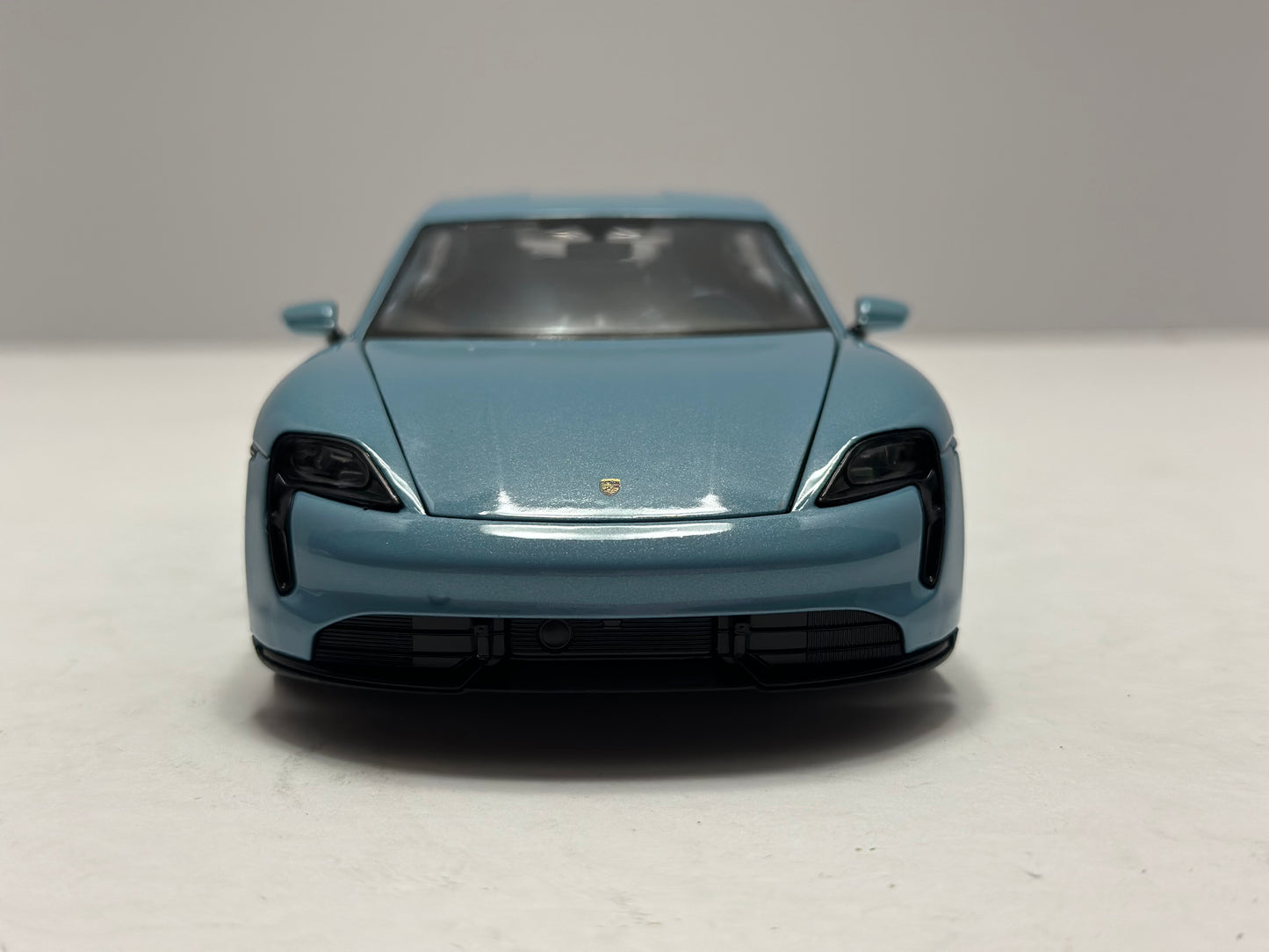 Welly 1:24 Porsche Taycan Turbo S Diecast Blue