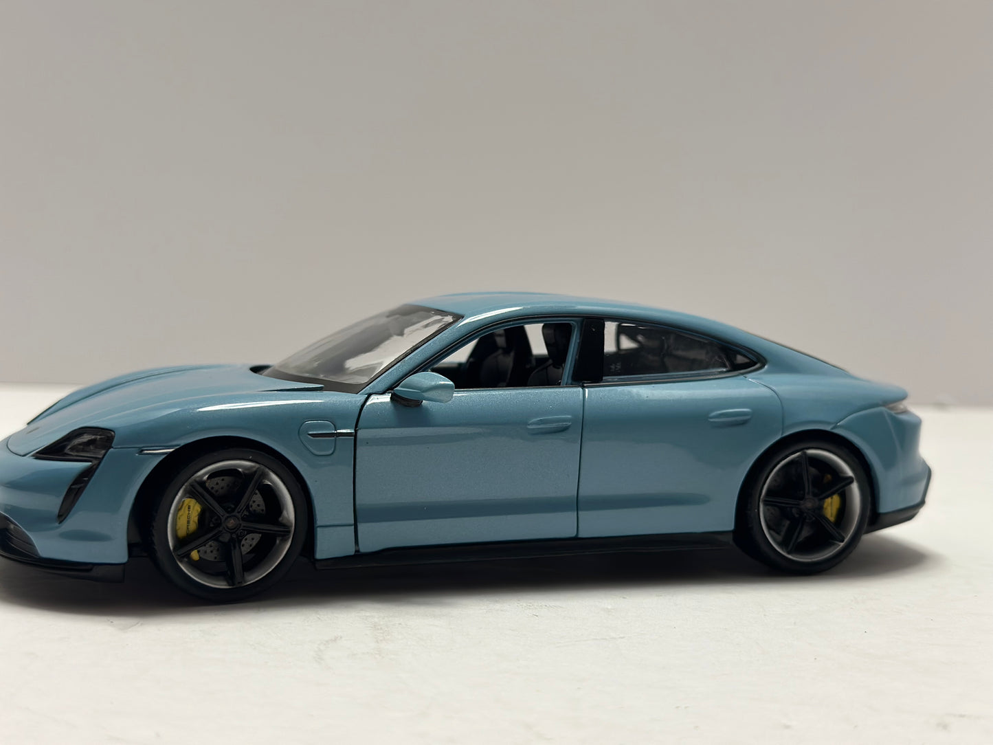 Welly 1:24 Porsche Taycan Turbo S Diecast Blue