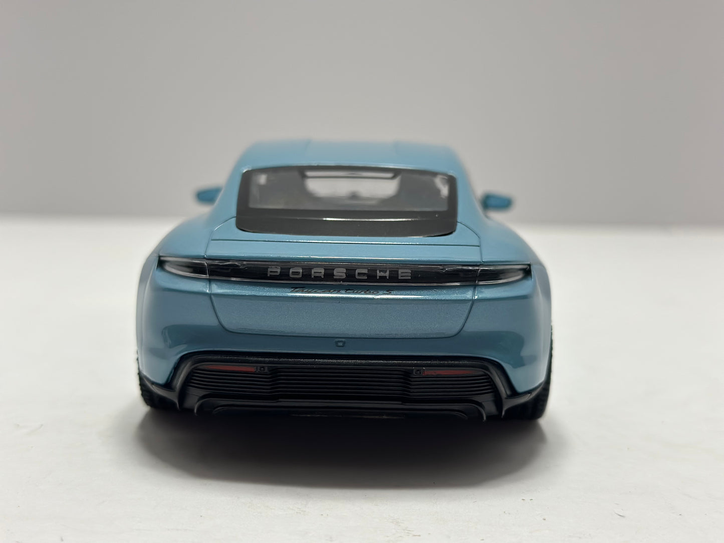 Welly 1:24 Porsche Taycan Turbo S Diecast Blue