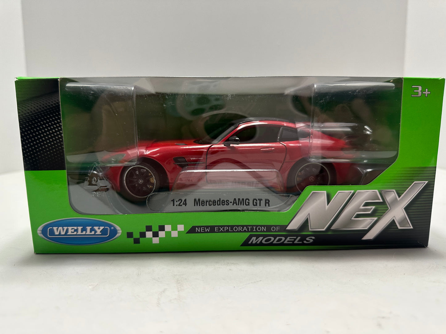 Welly 1:24 Mercedes-Benz AMG GTR Diecast Red