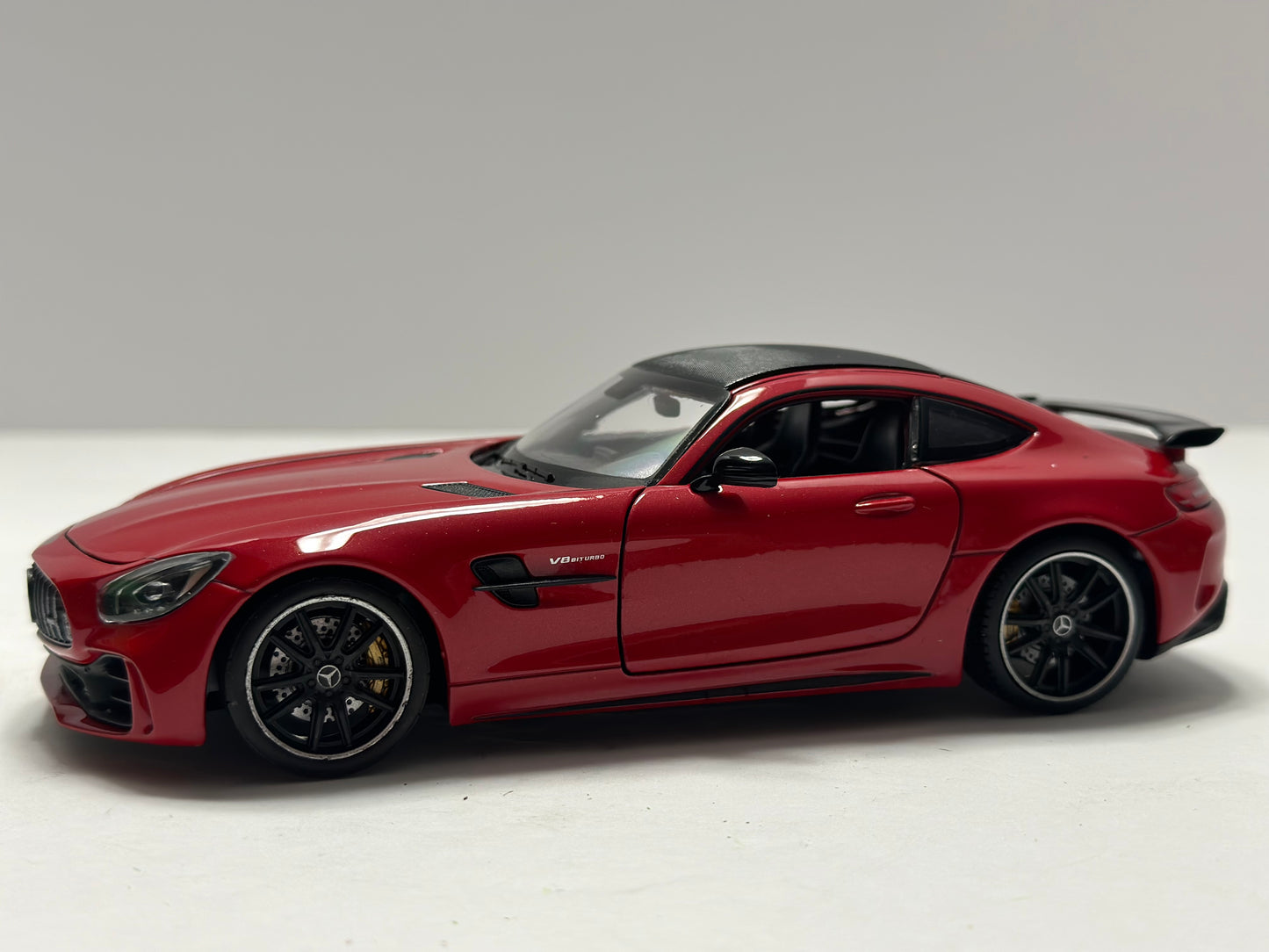 Welly 1:24 Mercedes-Benz AMG GTR Diecast Red