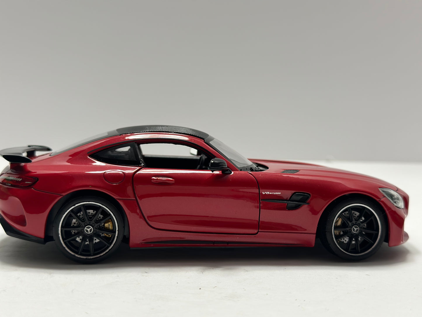 Welly 1:24 Mercedes-Benz AMG GTR Diecast Red