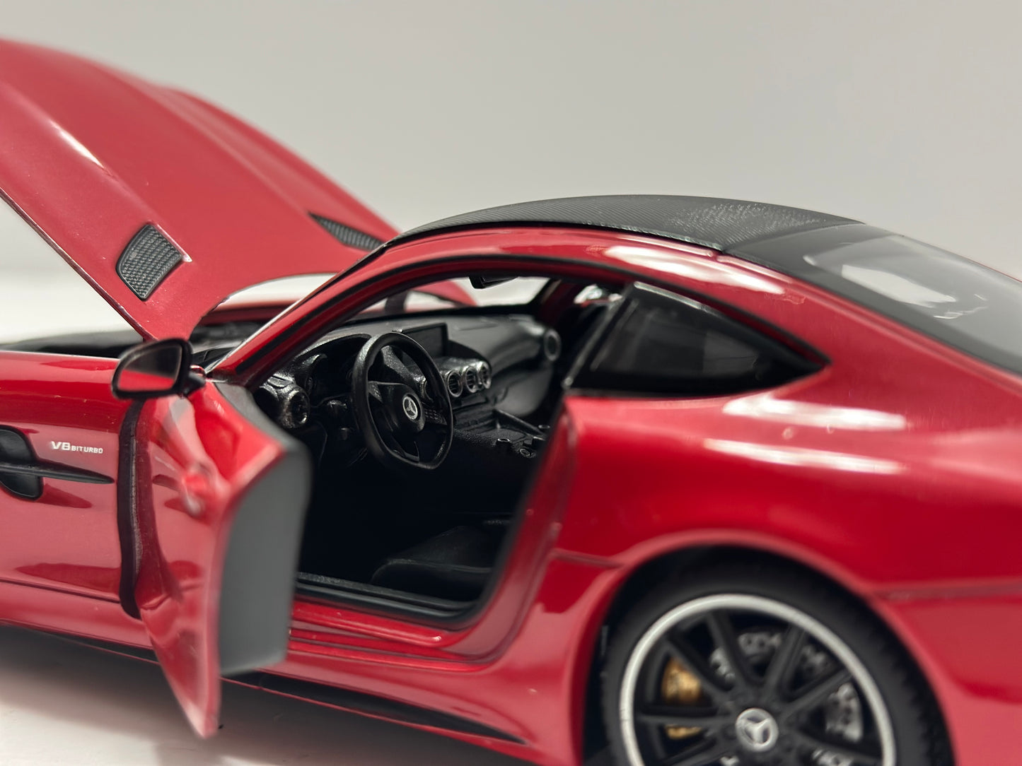 Welly 1:24 Mercedes-Benz AMG GTR Diecast Red