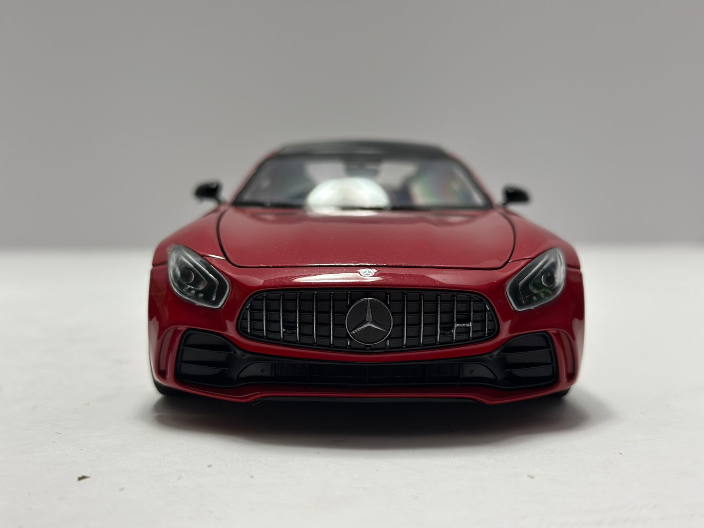 Welly 1:24 Mercedes-Benz AMG GTR Diecast Red