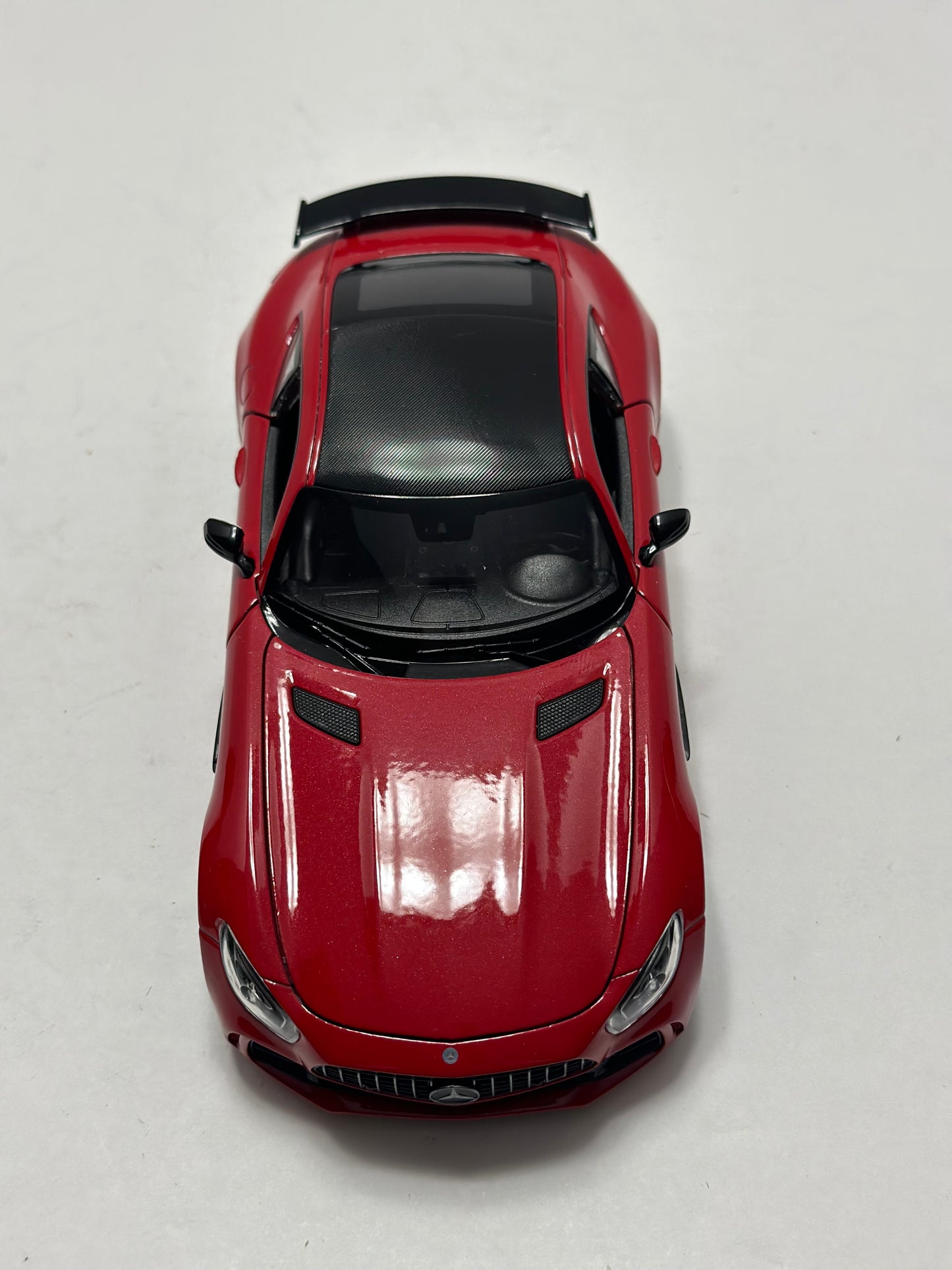 Welly 1:24 Mercedes-Benz AMG GTR Diecast Red