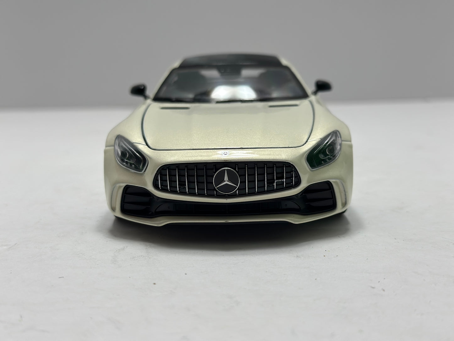 Welly 1:24 Mercedes-Benz AMG GT-R GTR Diecast White