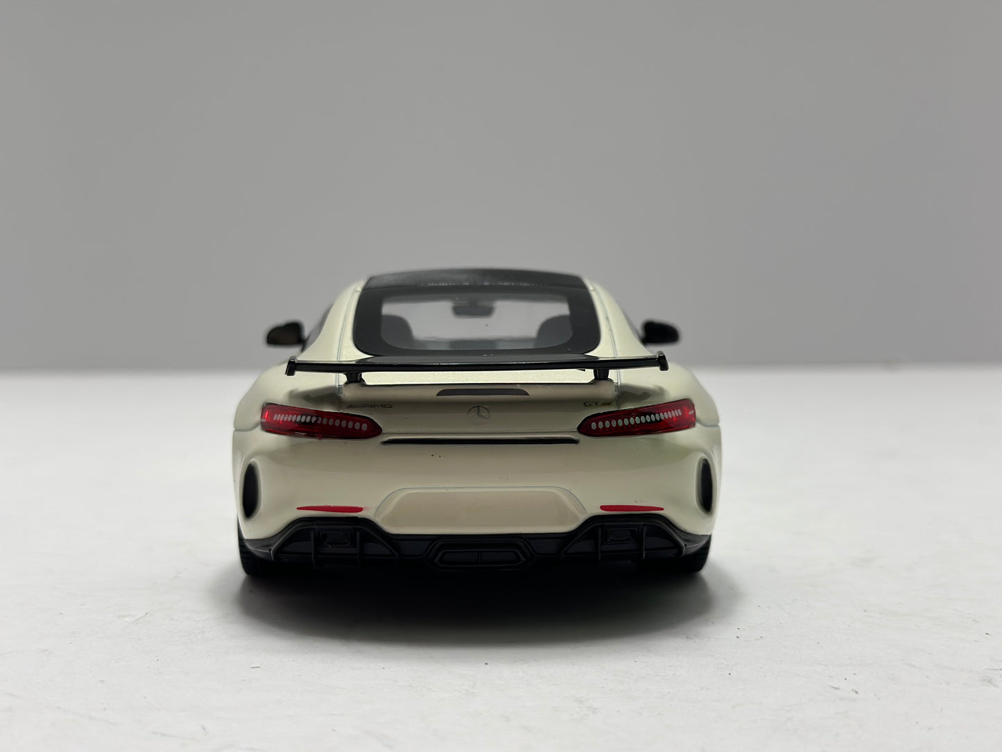 Welly 1:24 Mercedes-Benz AMG GT-R GTR Diecast White