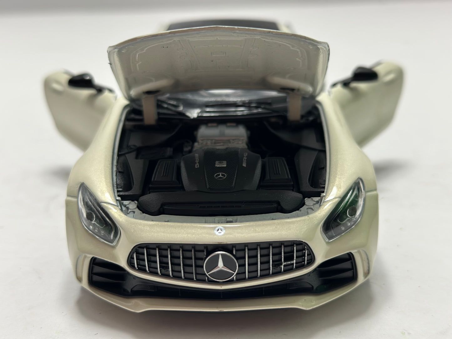 Welly 1:24 Mercedes-Benz AMG GT-R GTR Diecast White